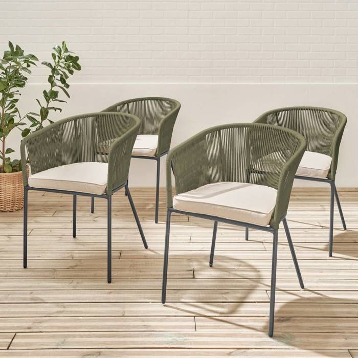 Set di 4 sedie da giardino in corda color kaki e acciaio zincato. Cuscini beige.