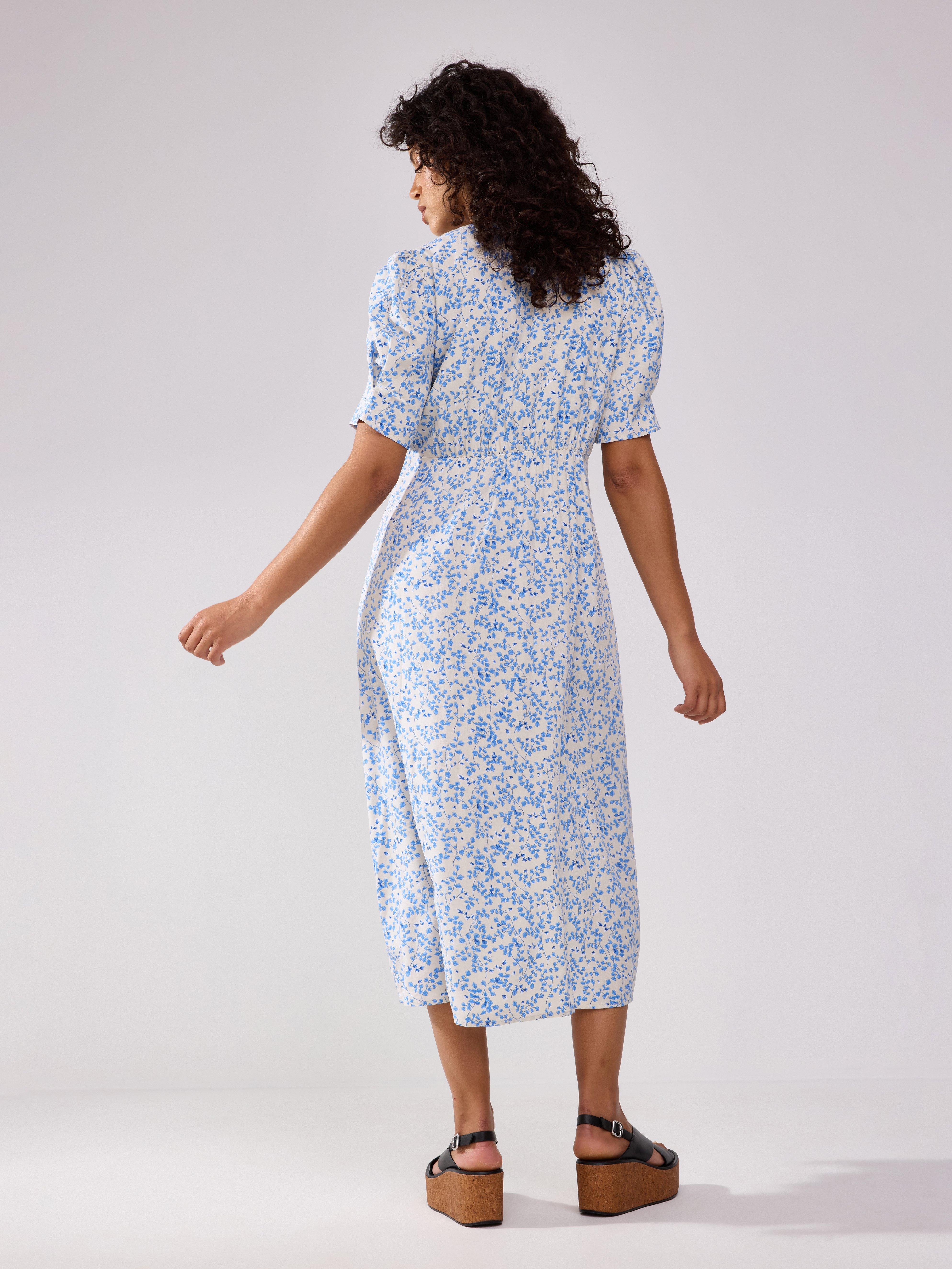 Vestido midi estampado azul claro empolvado
