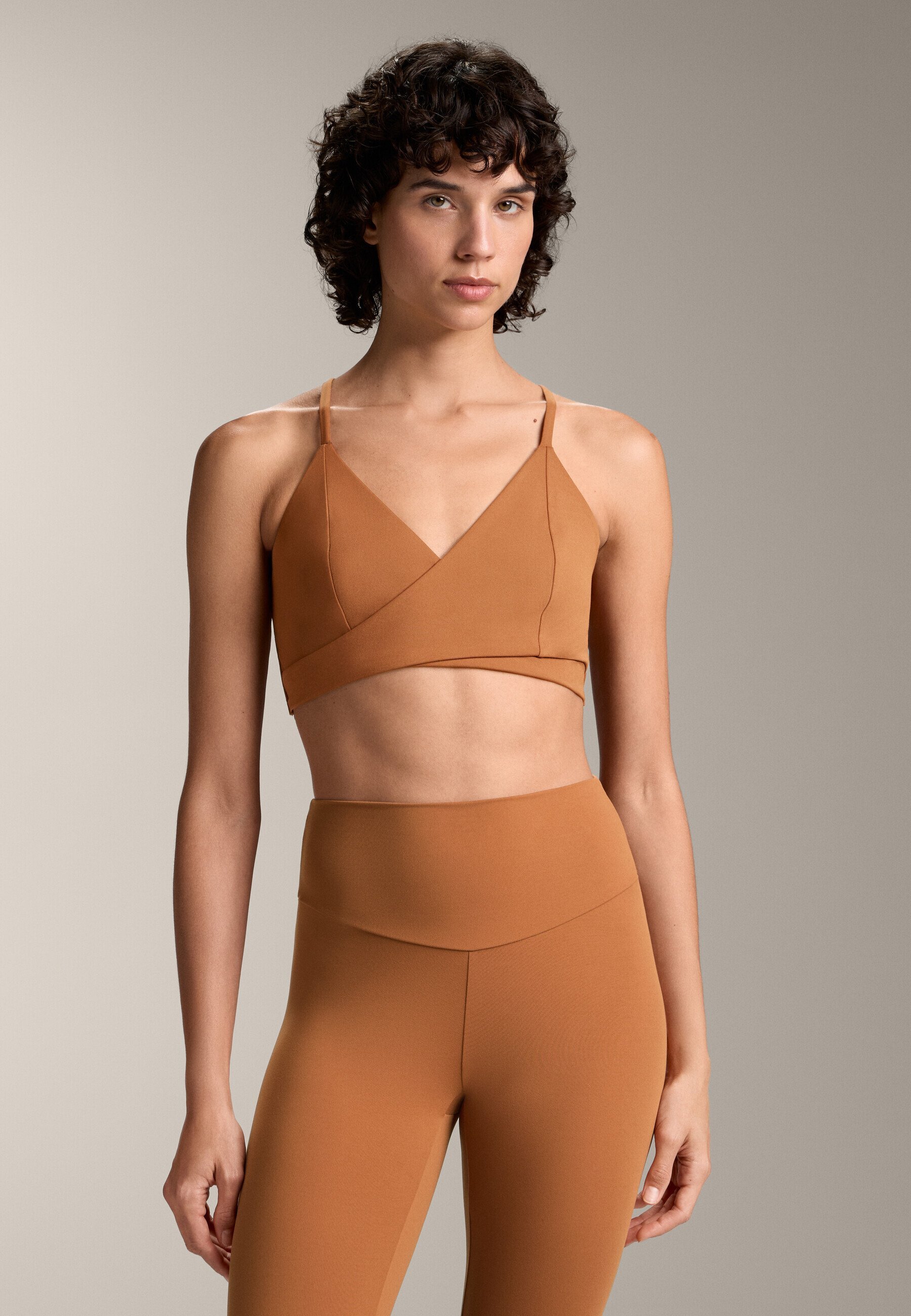 OYSHO COMFORTLUX CROSSOVER MET CUPS EN MEDIUM ONDERSTEUNING - Sportbeha met medium ondersteuning - gemêleerd bordeauxrood