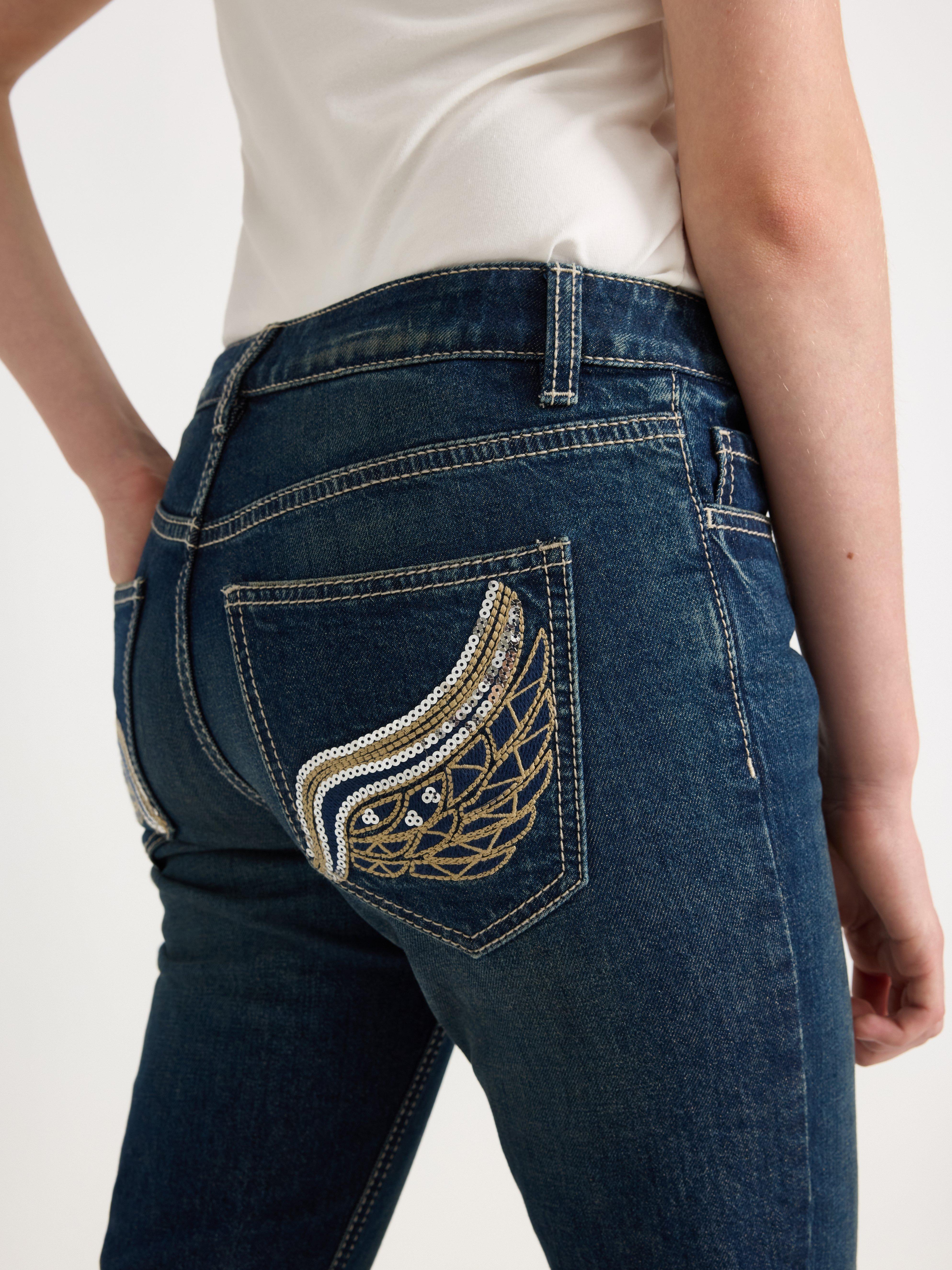 Vaqueros FREJA de pierna ancha con bolsillos traseros decorados. Denim oscuro.