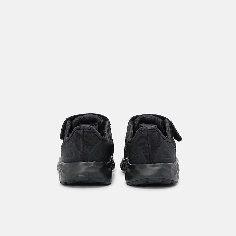 Enfant Fresh Foam Arishi v4 Bungee Lace z górnym paskiem - Czarny