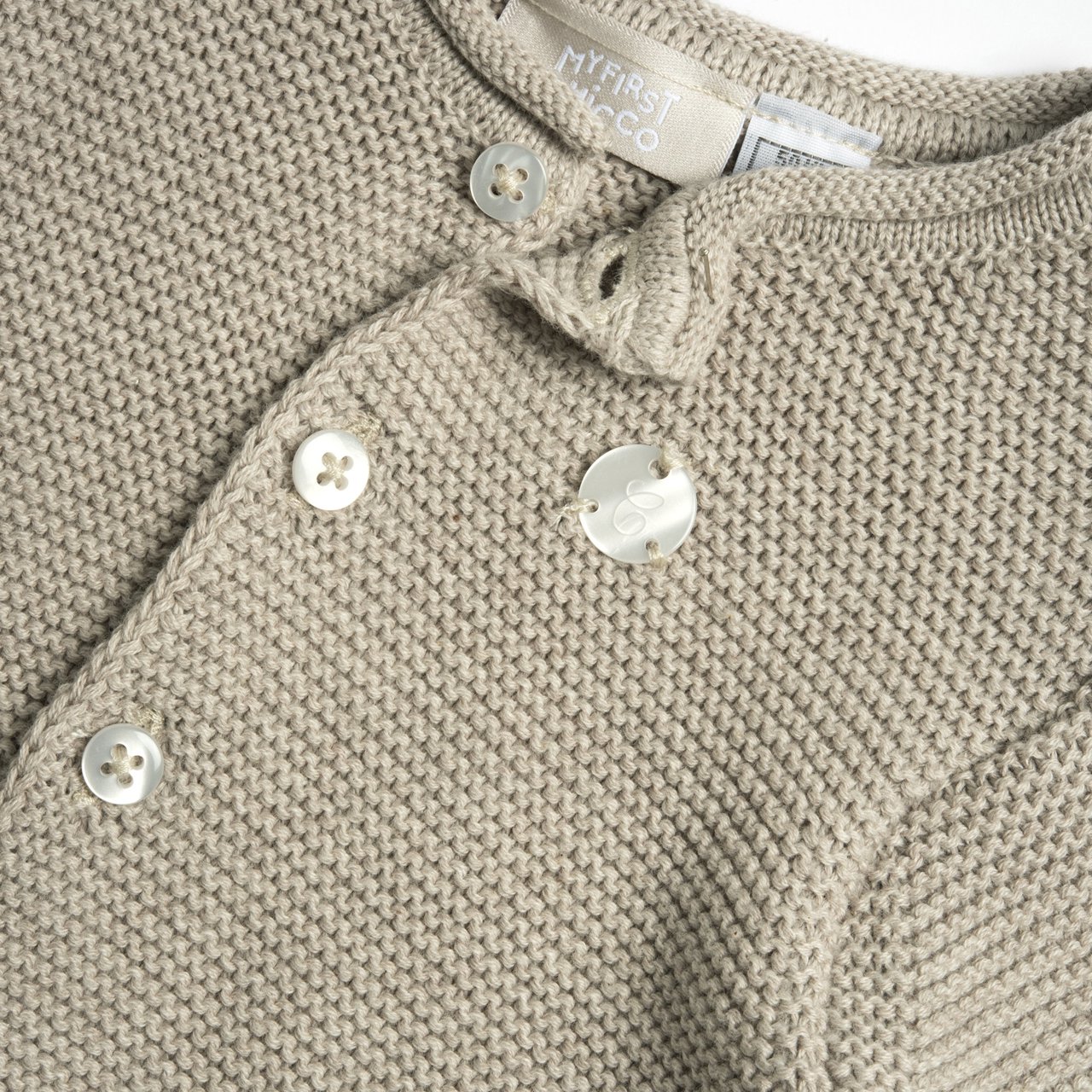 Pull marron en maille à boutons