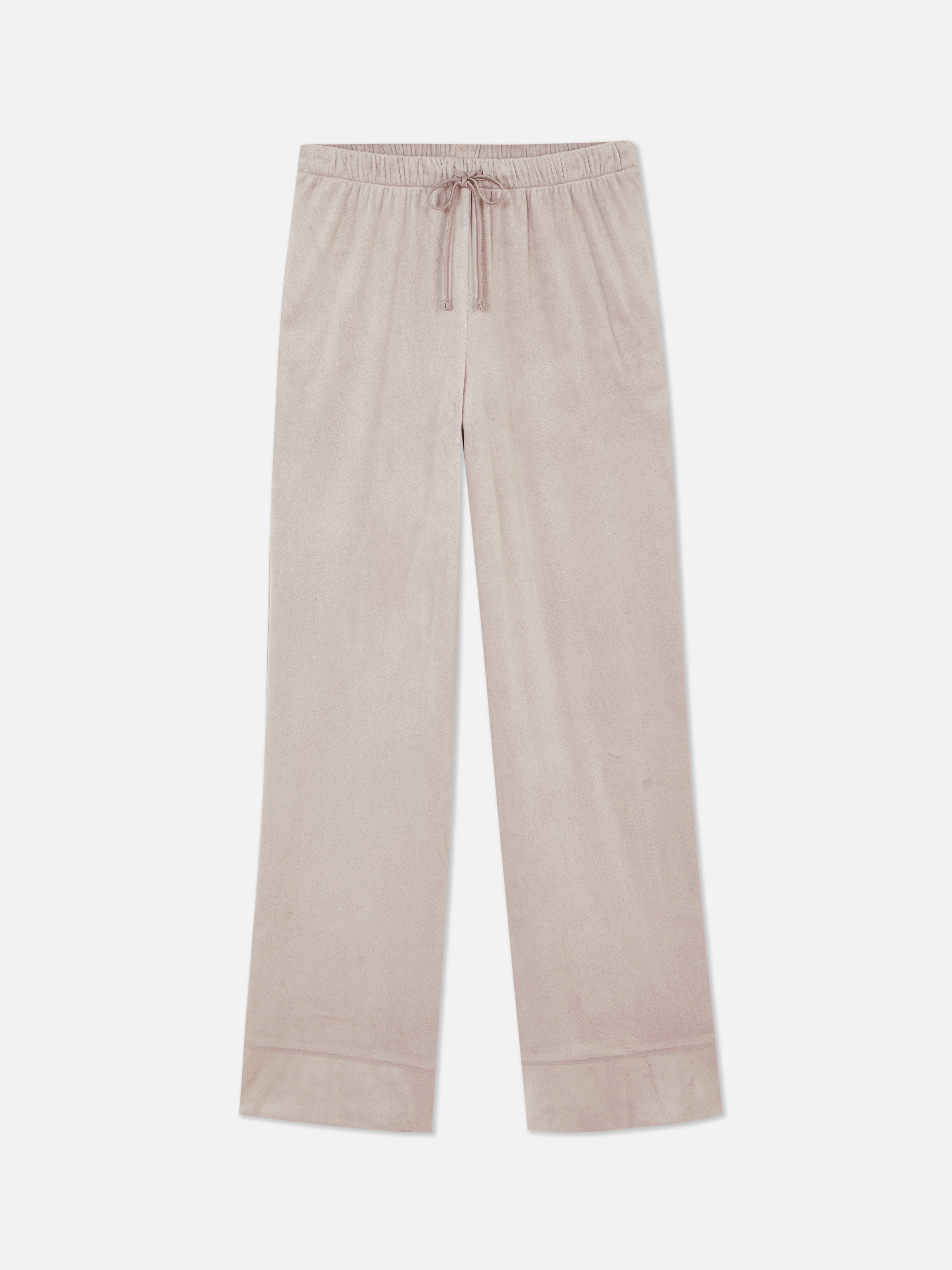 Pantaloni de pijama cu croială largă din fleece minky. Dormiți în lux în acești pantaloni de pijama cu croială largă din fleece minky moale.