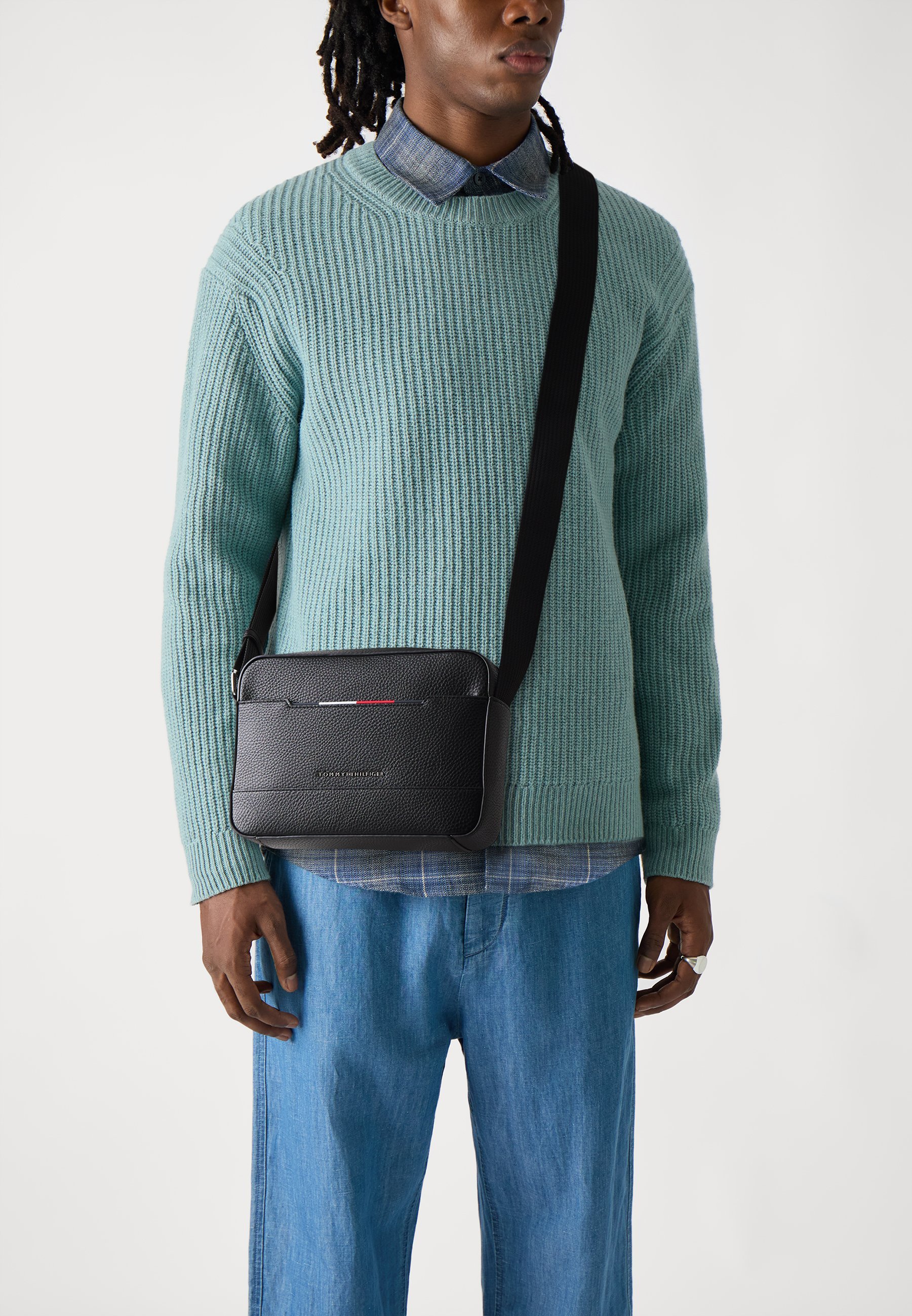 Tommy Hilfiger CENTRAL REPORTER - Crossbodytas - zwart