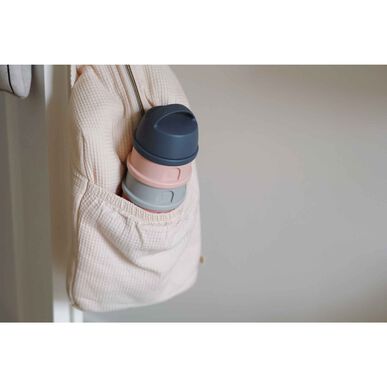 Béaba-astia äidinmaidonkorvikkeelle, harmaa ja pinkki, maitojauheen annostelijapullo, harmaa ja pinkki 1 kpl 1 kpl