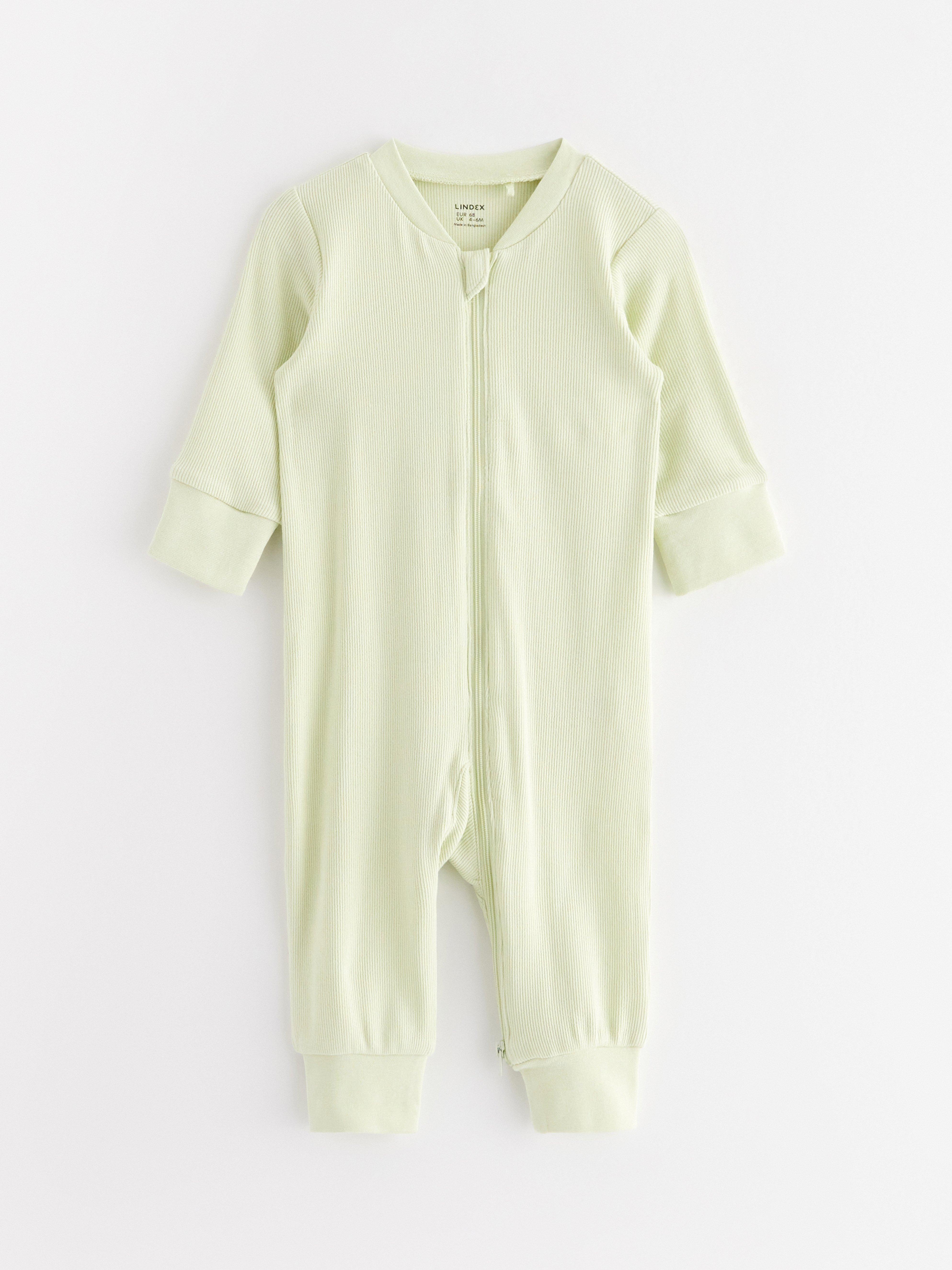Ribbad pyjama's licht stoffig groen