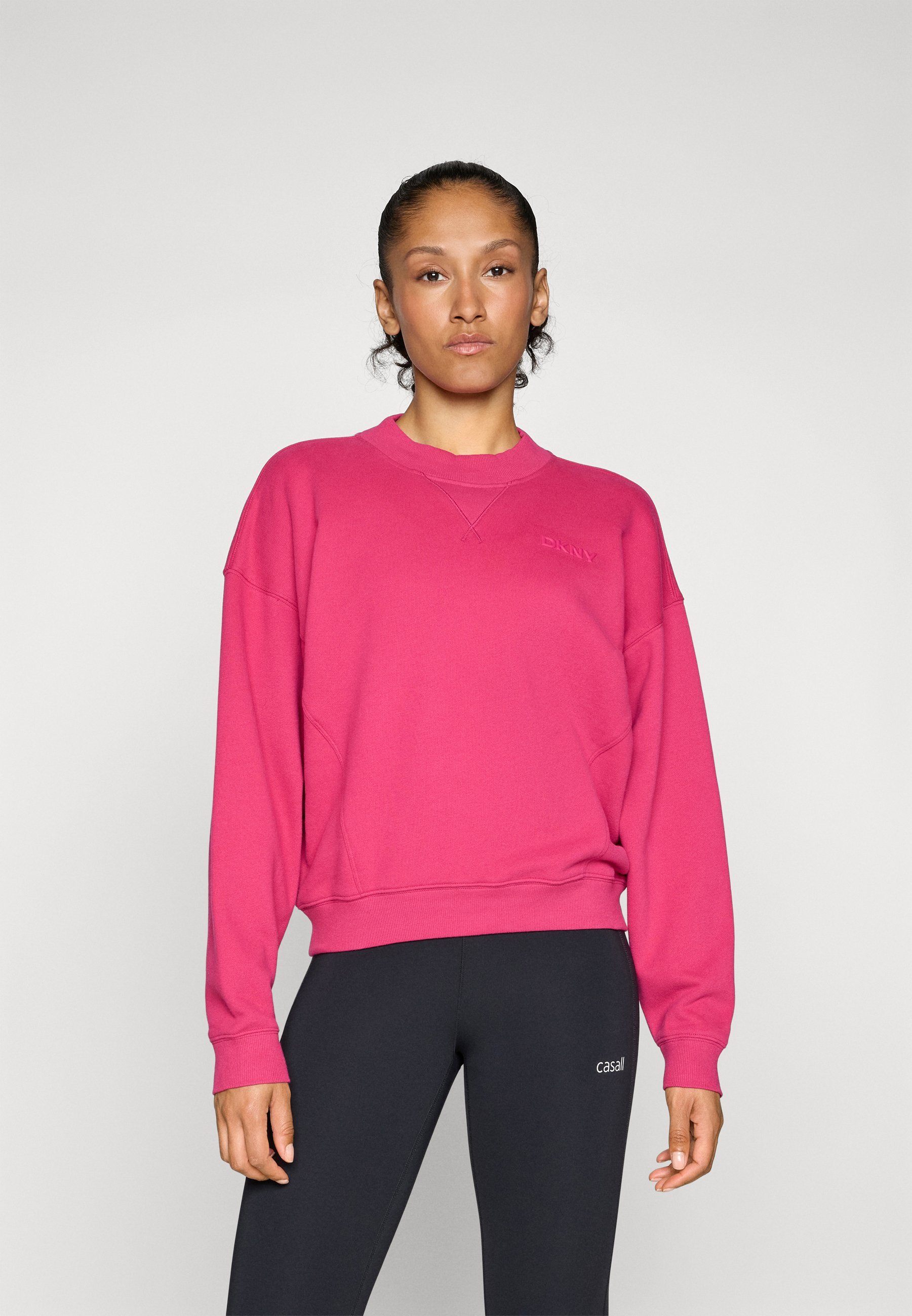 DKNY LOGO HIGH NECK PULLOVER - Sweatshirt - wild berry
