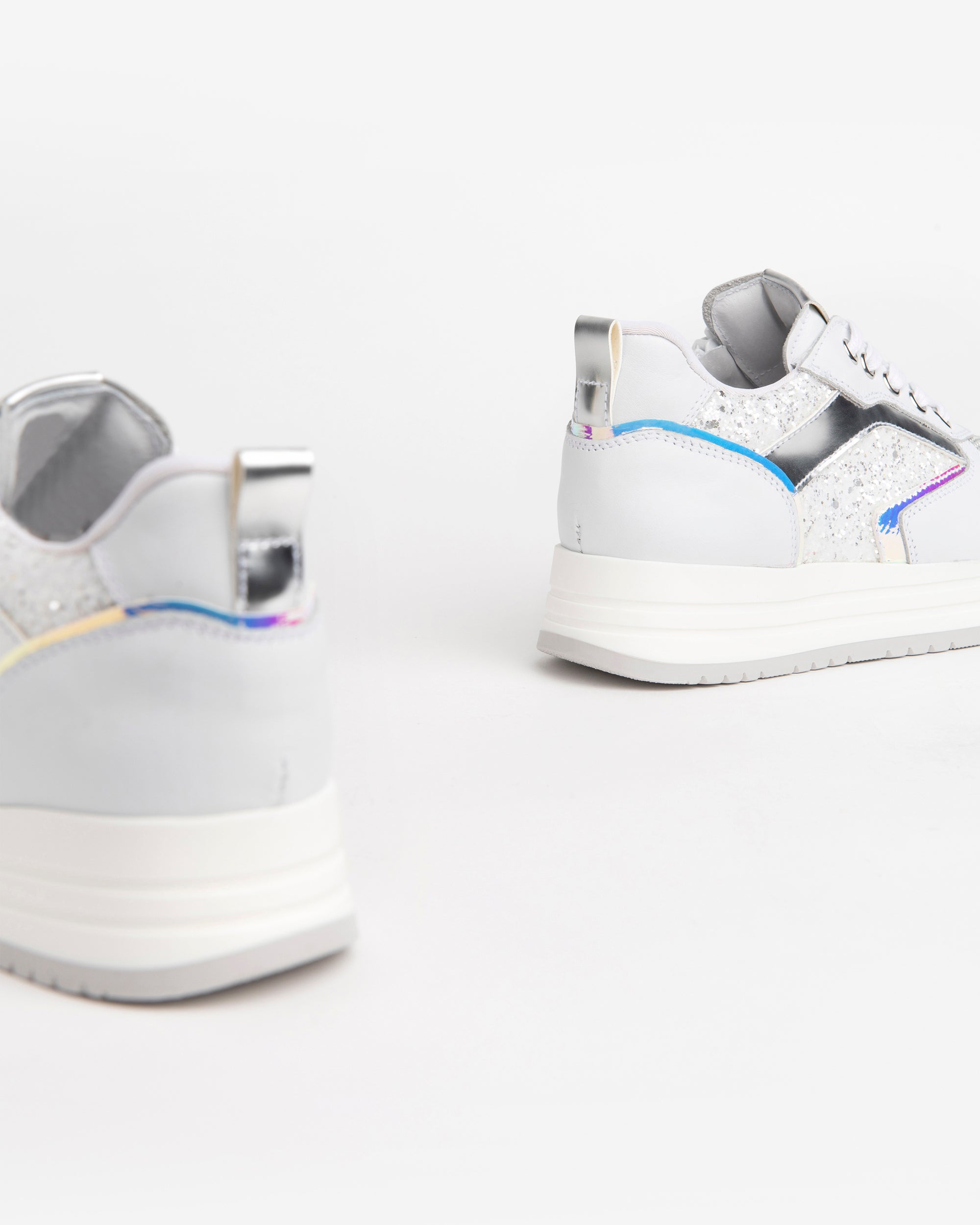  Sneaker für Mädchen aus Wildleder, Leder und Funktionsmaterialien