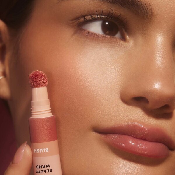 elf Halo Glow rumenilo za ljepotu u štapiću s efektom svijeće 10 ml