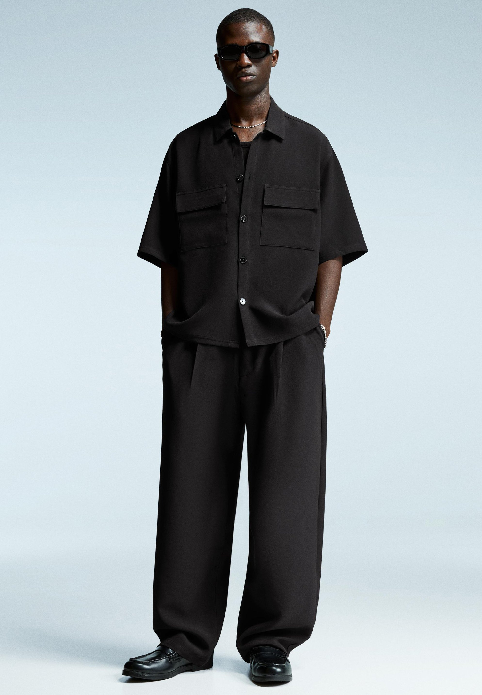 Bershka Kurzarm-Tailored-Hemd – Schwarz