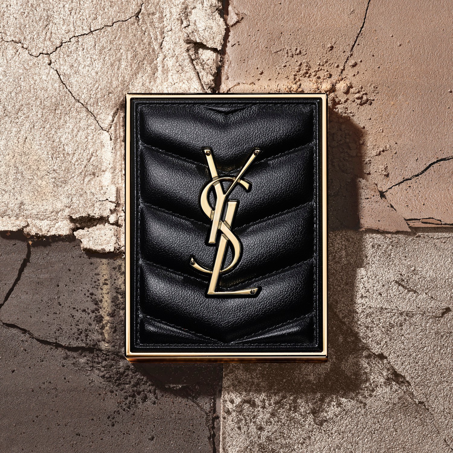 Yves Saint Laurent acu ēnu palete Must-Haves Couture Mini Clutch - 4 g