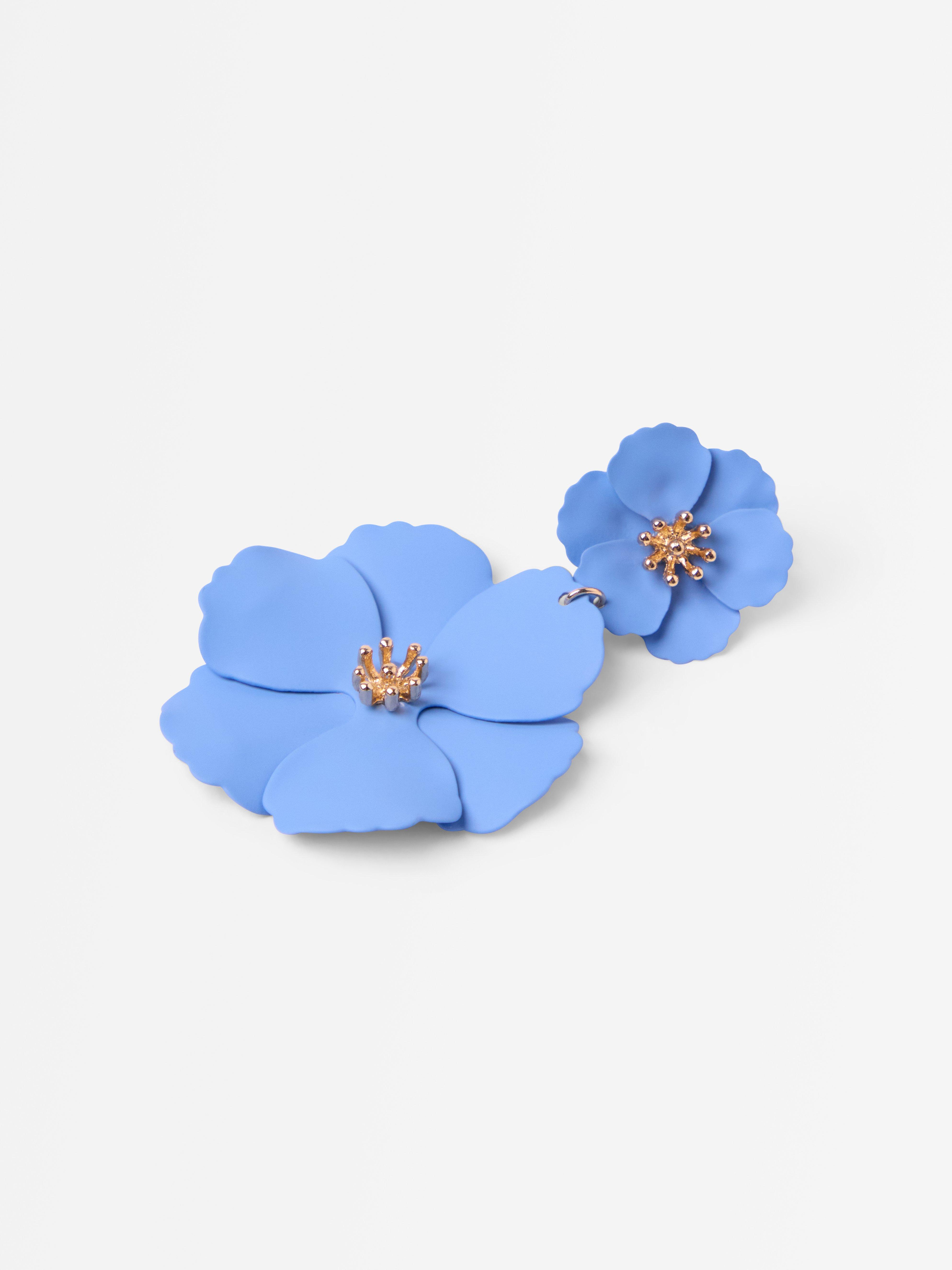 Brincos com flores azul-claro