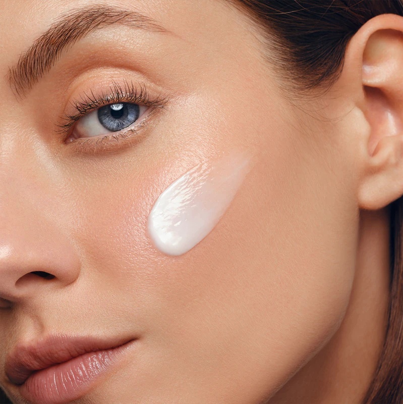 „Biotherm Blue Therapy Night Cream“ naktinis kremas nuo raukšlių visiems odos tipams.