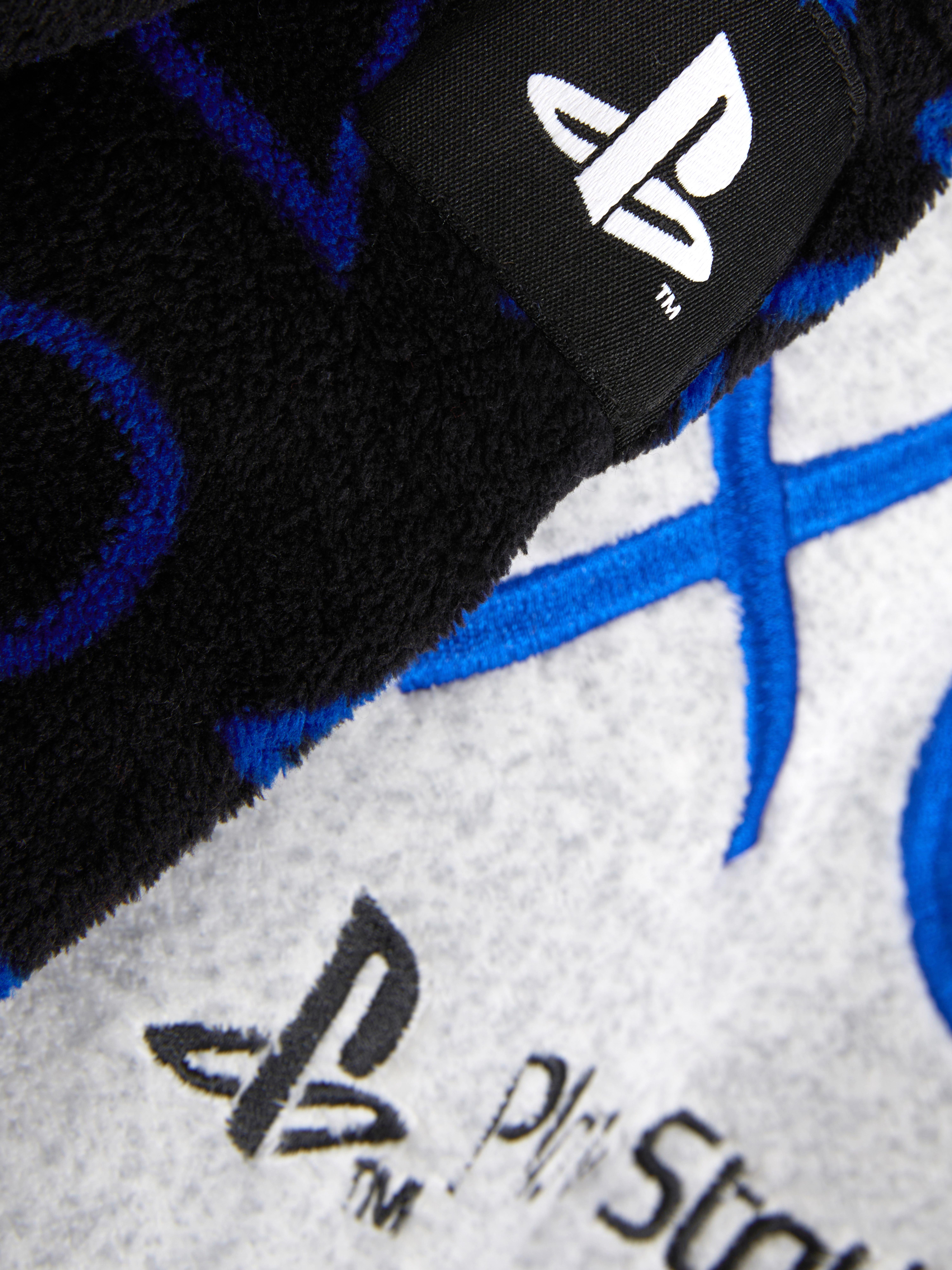 Pijamale din fleece cu imprimeu PlayStation. În aceste pijamale PlayStation, dormi la un alt nivel.