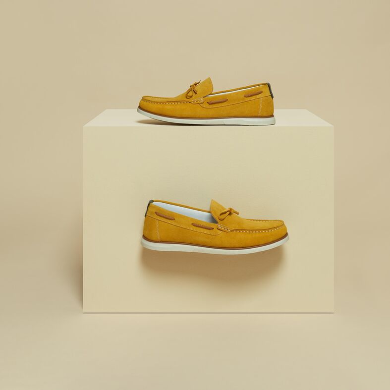 Miesten keltaiset loaferit/veneilykengät