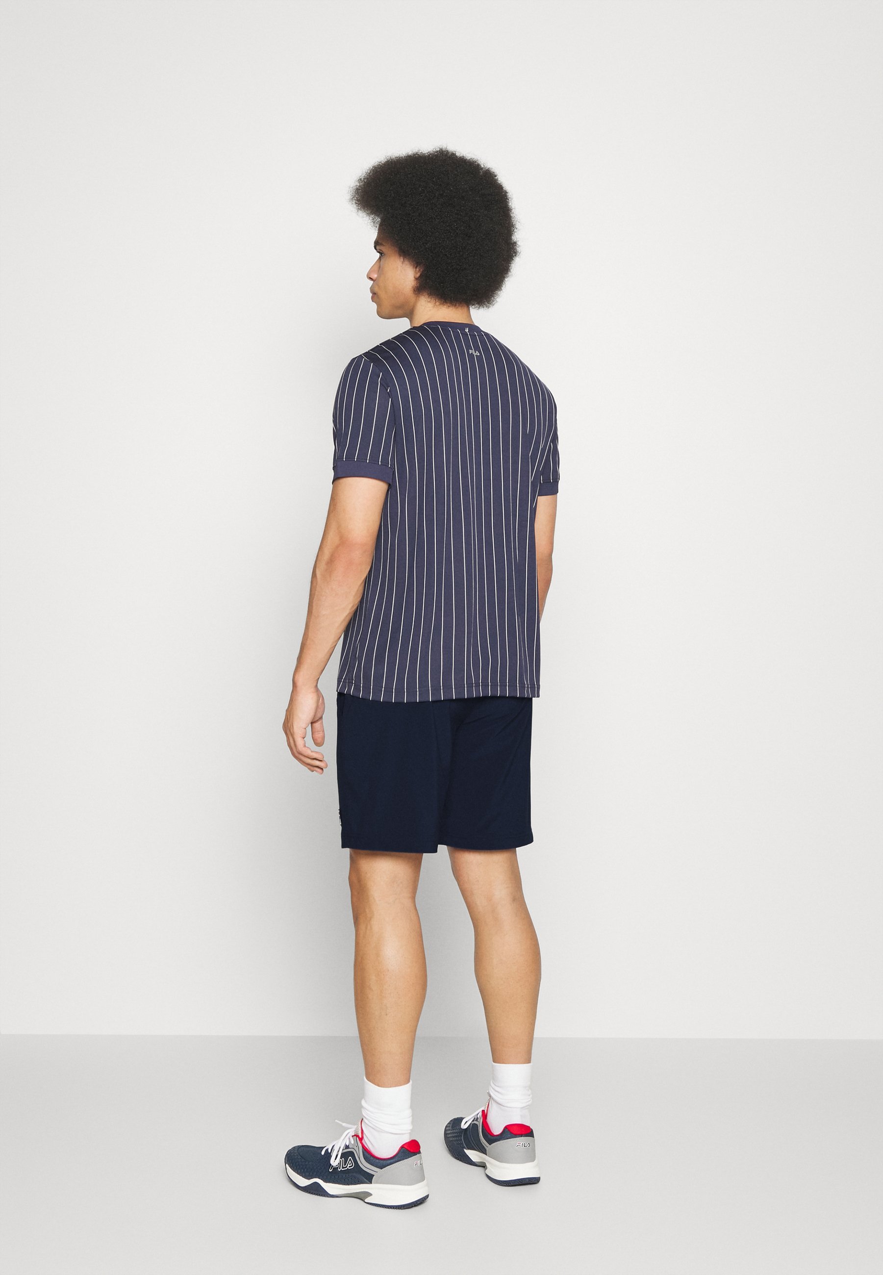 Fila SHORTS SANTANA - Sportiniai šortai - tamsiai mėlyni