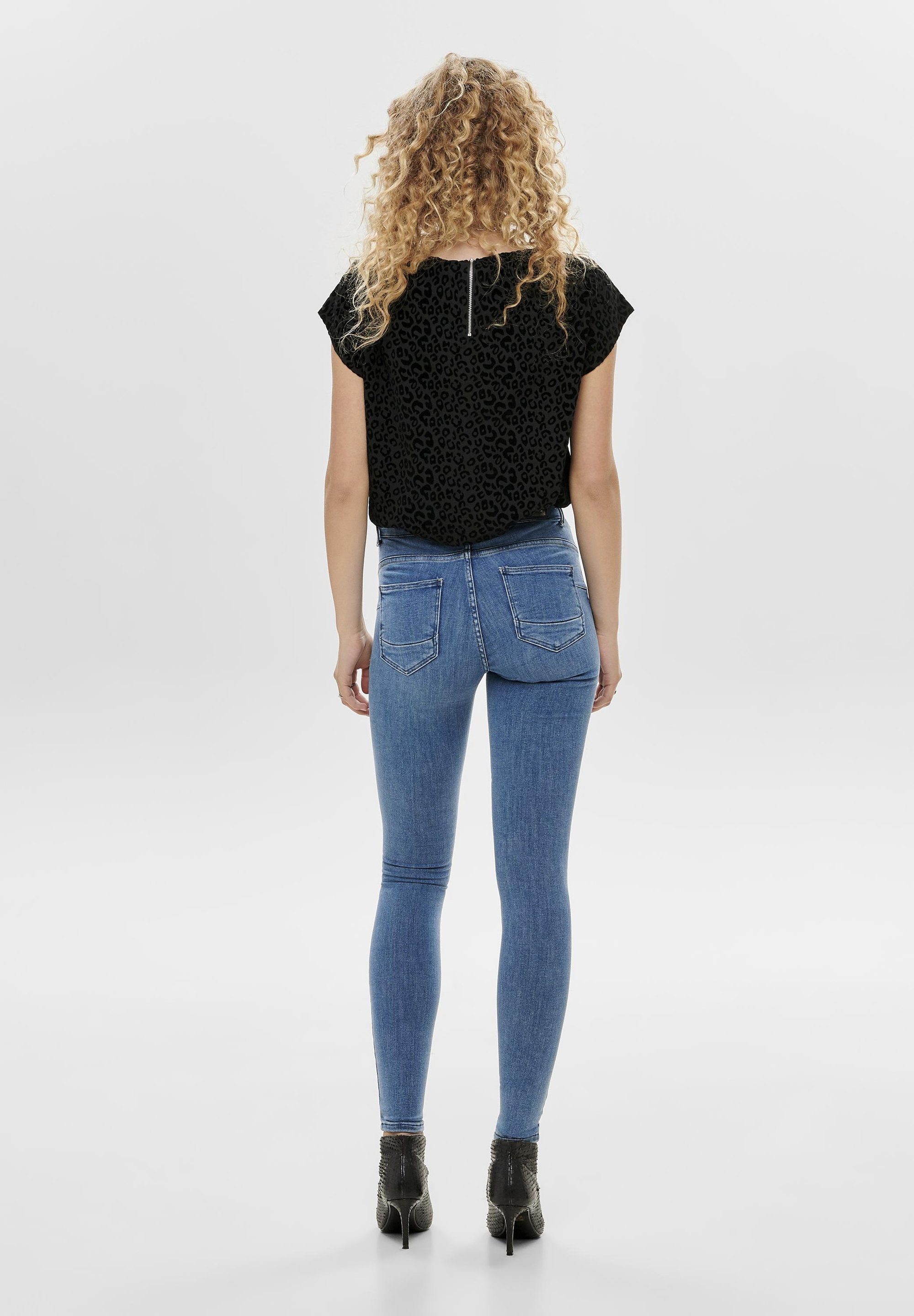 ONLY ONLPOWER MID PUSH UP - Skinny Fit jeans - lichtblauwe denim