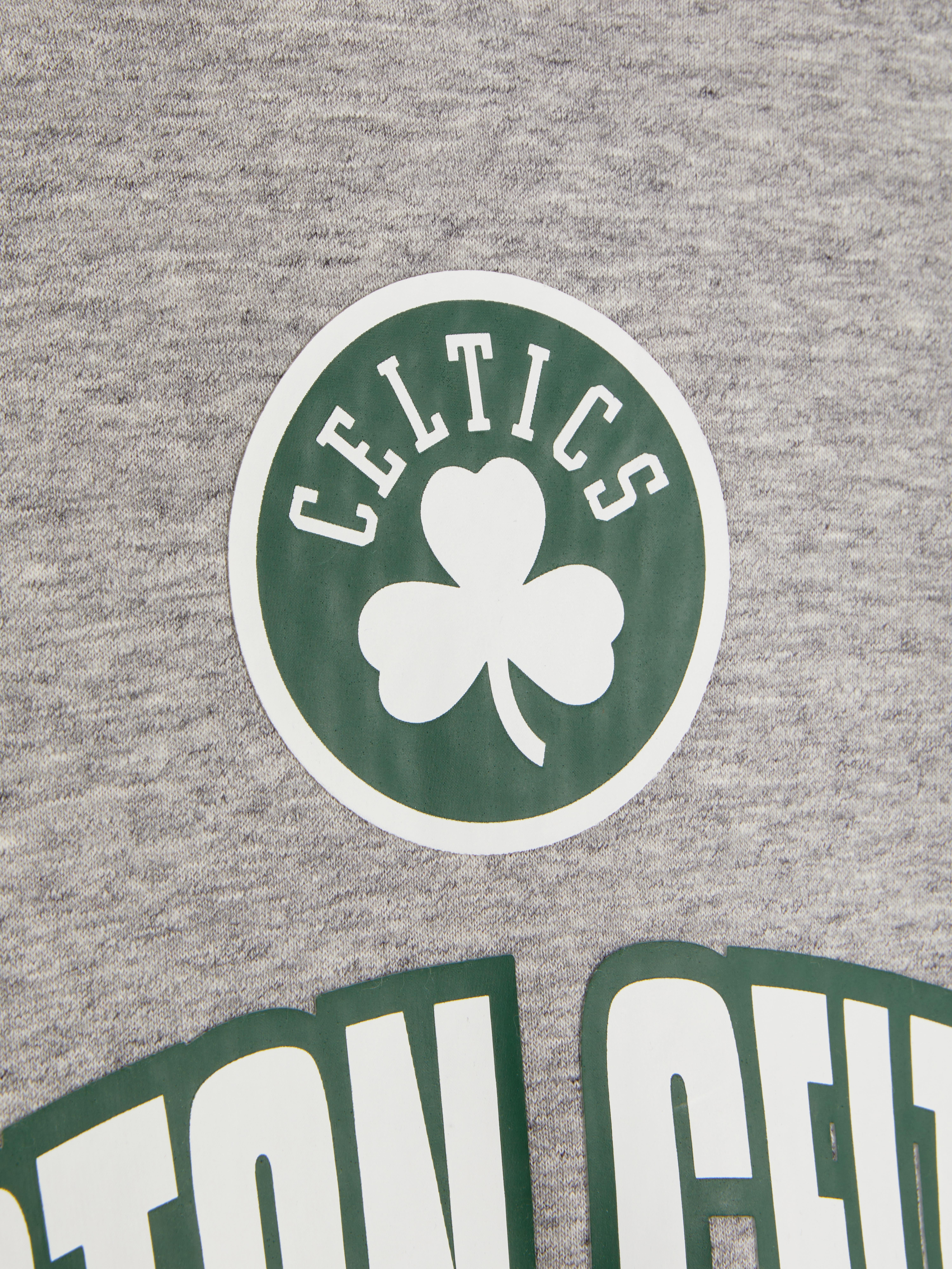 Majica s kapuljačom i printom NBA Boston Celticsa Majica s kapuljačom NBA Boston Celticsa s klokanovim džepom i rebrastim manžetama