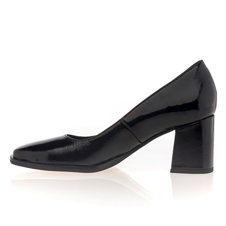 Sapatos de salto alto pretos femininos