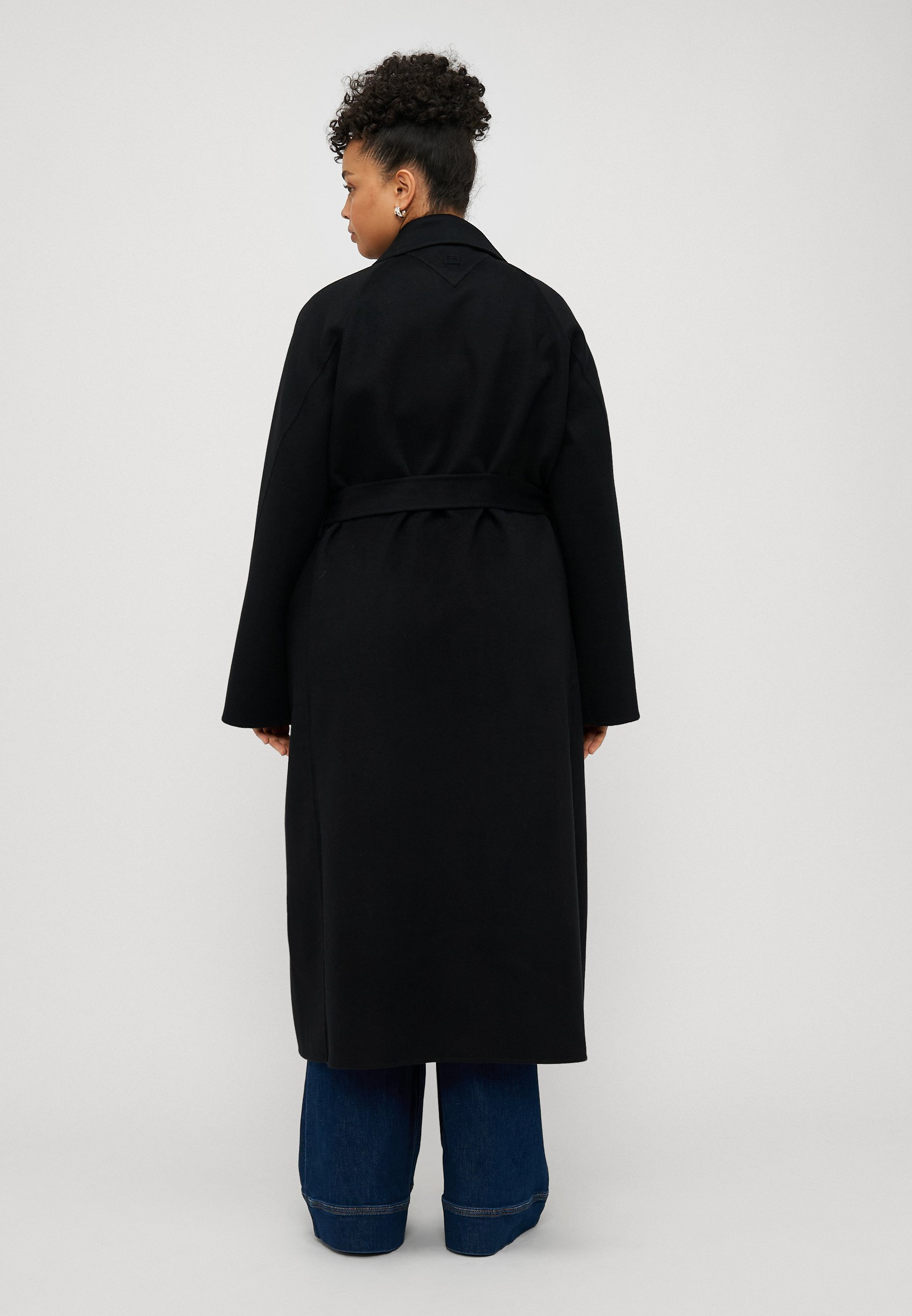 Tommy Hilfiger Curve Cappotto midi con cintura - Cappotto classico - nero