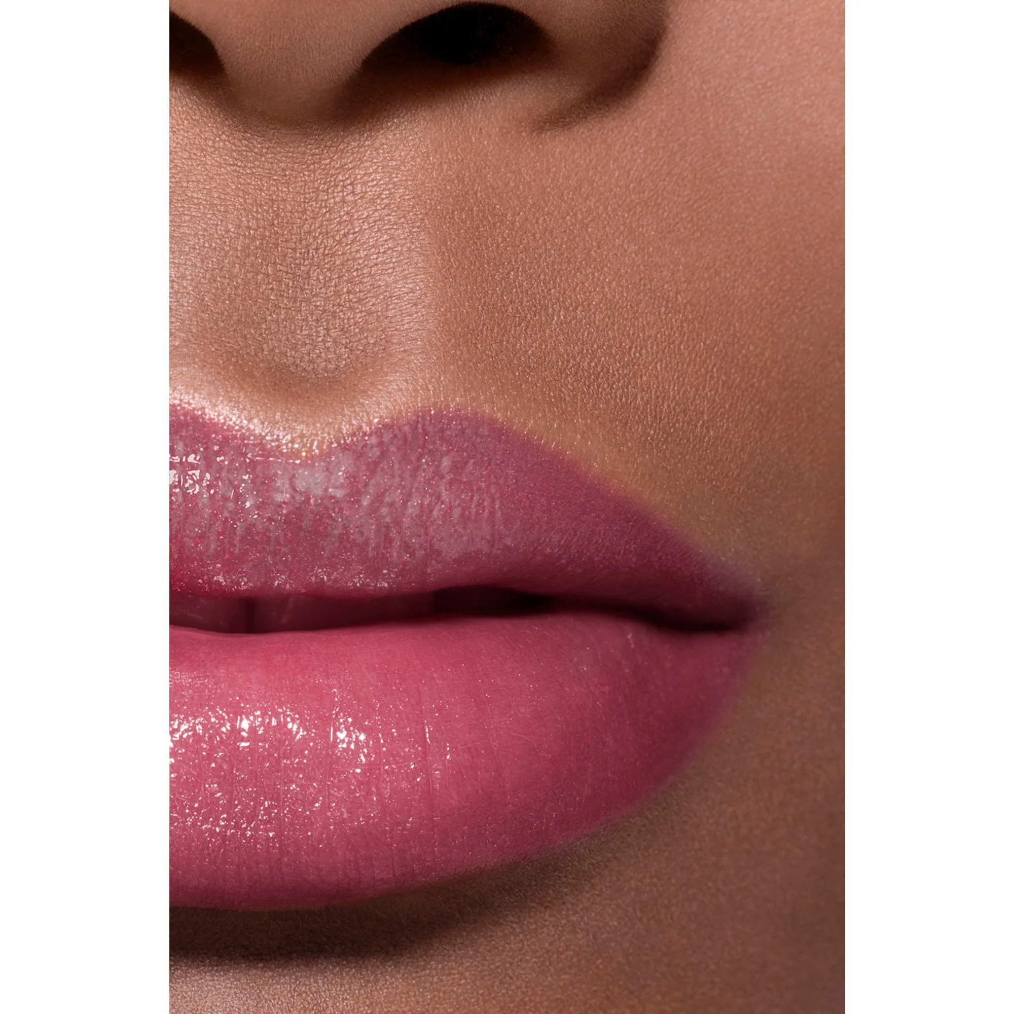 ROUGE COCO BAUME - BRILLANTE - BALSAMO IDRATANTE COLORATO SUBLIMATORE, INTENSITÀ SU MISURA