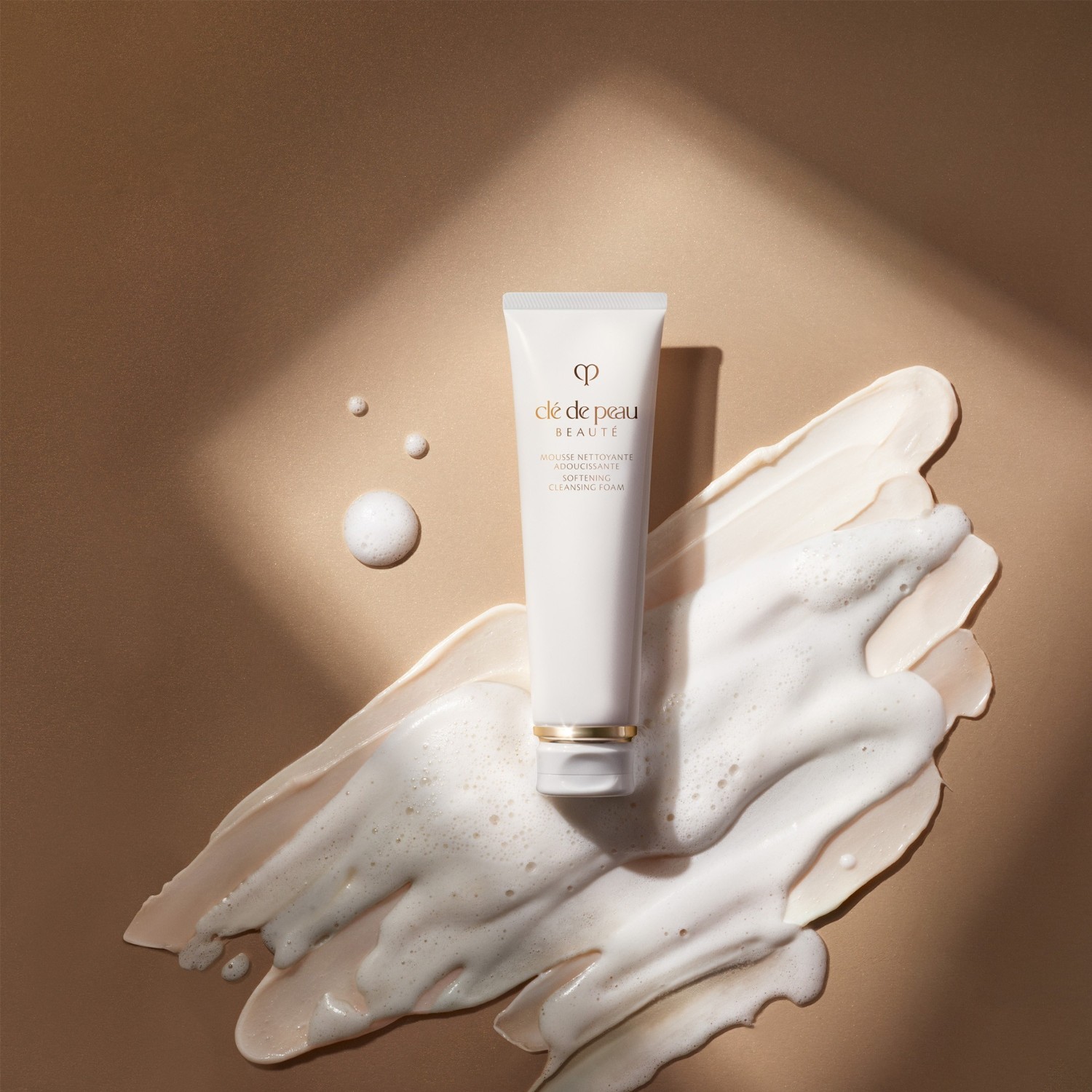 Clé de Peau Beauté čistiaca pena na tvár Zjemňujúca čistiaca pena - 125 ml