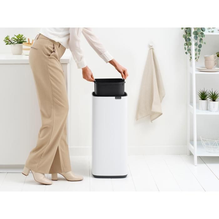 Papelera Brabantia Bo Touch, 30 litros - Blanca