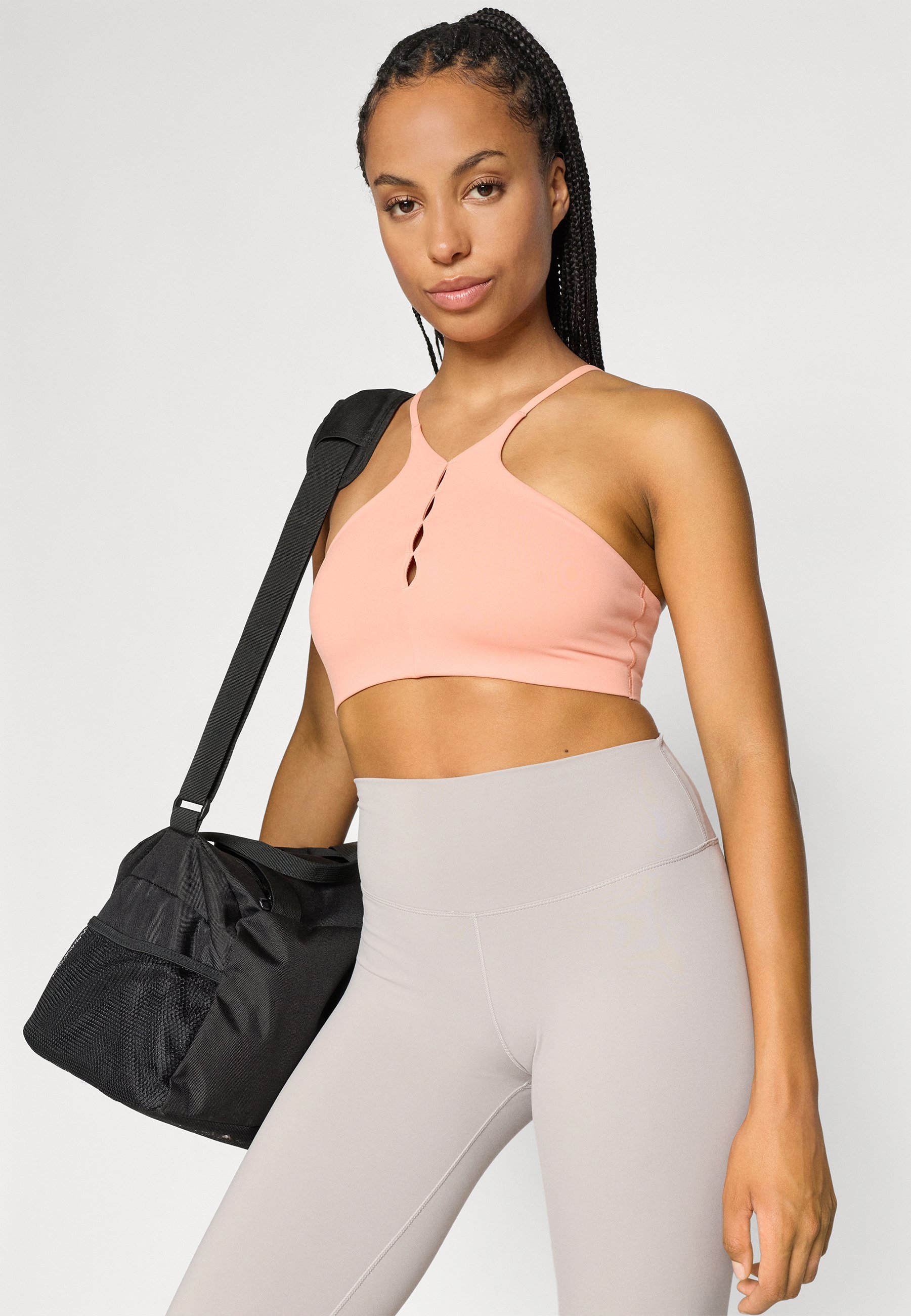 Nike Performance KEYHOLE BRA - Sportbeha met lichte ondersteuning - abrikoos agaat