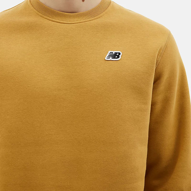 NB Herren-Sweatshirt mit kleinem Logo und Rundhalsausschnitt – GOLDENE STUNDE