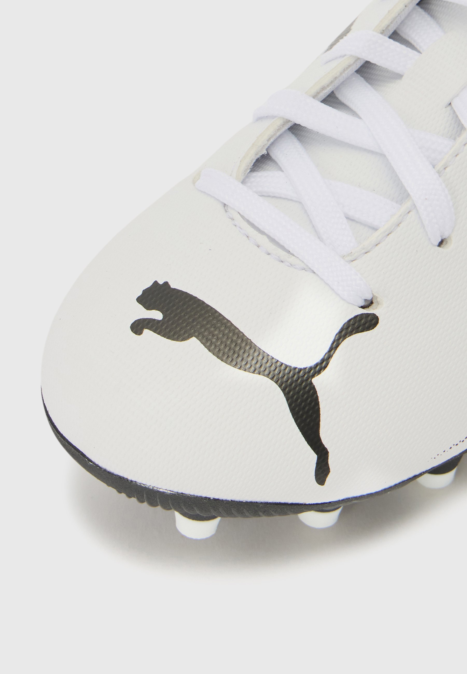Puma ATTACANTO II - Voetbalschoenen voor stevige ondergrond - wit/zwart