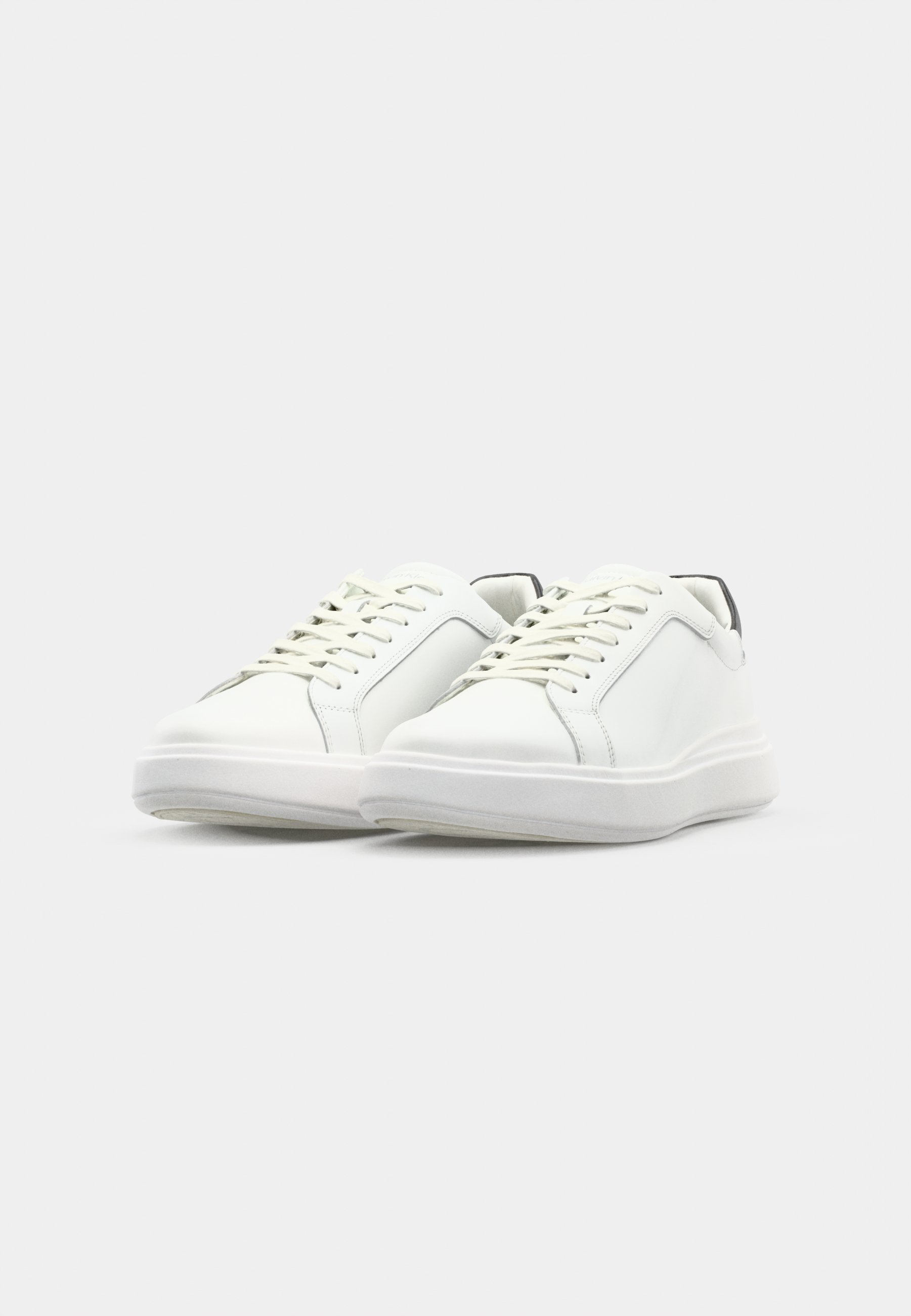 Baskets Calvin Klein à lacets - blanches/noires