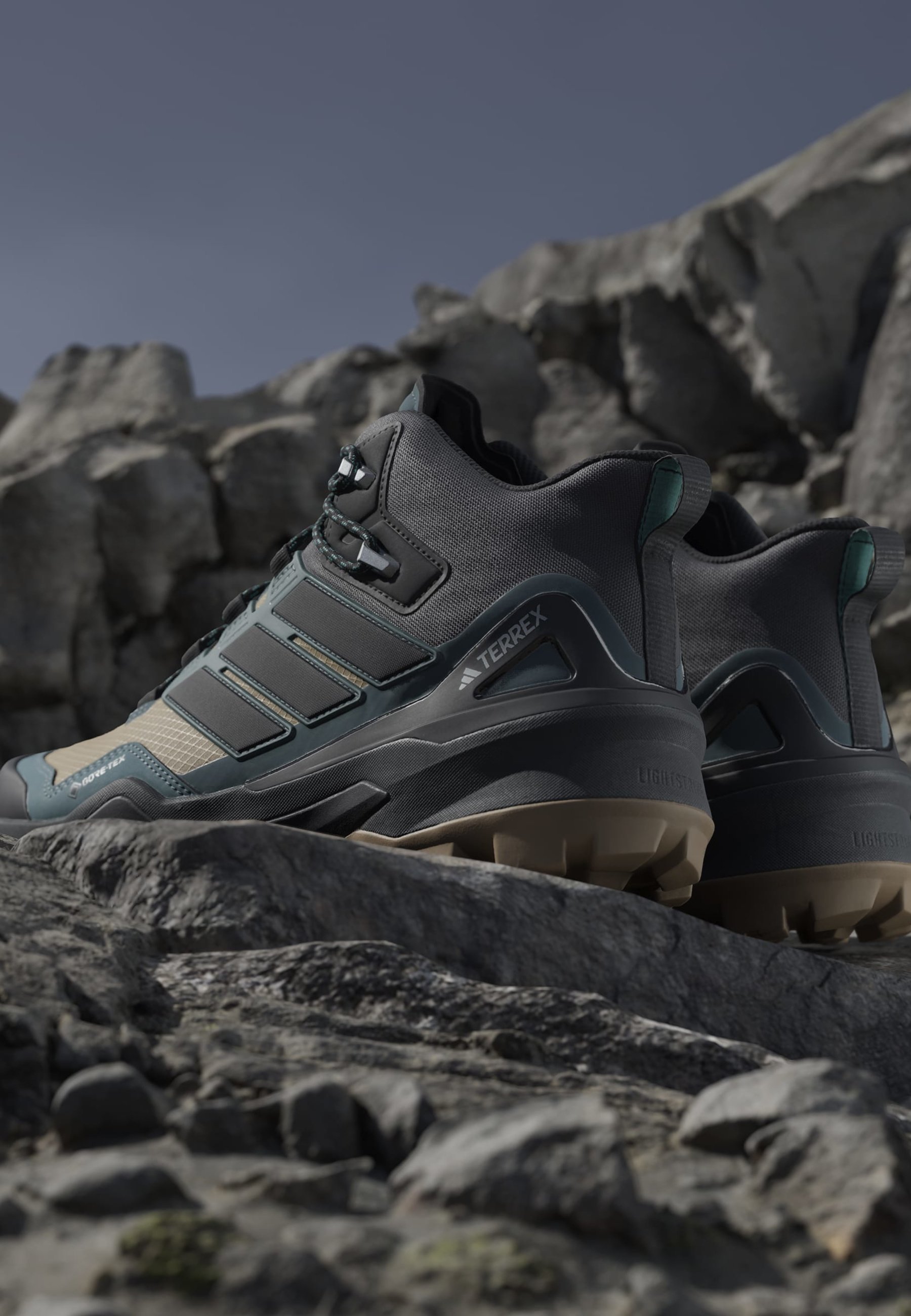 Adidas Terrex SKYCHASER MID GTX - Scarpe da trekking - cartone animato nero usato verde acqua