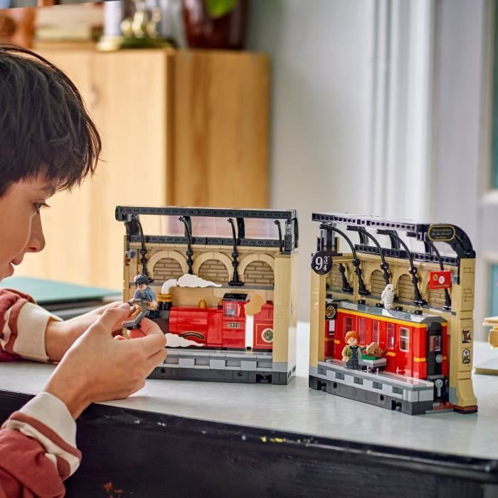LEGO Harry Potter 76450 Book Nook : le Poudlard Express - Jeu pour Garçon dès 10 Ans