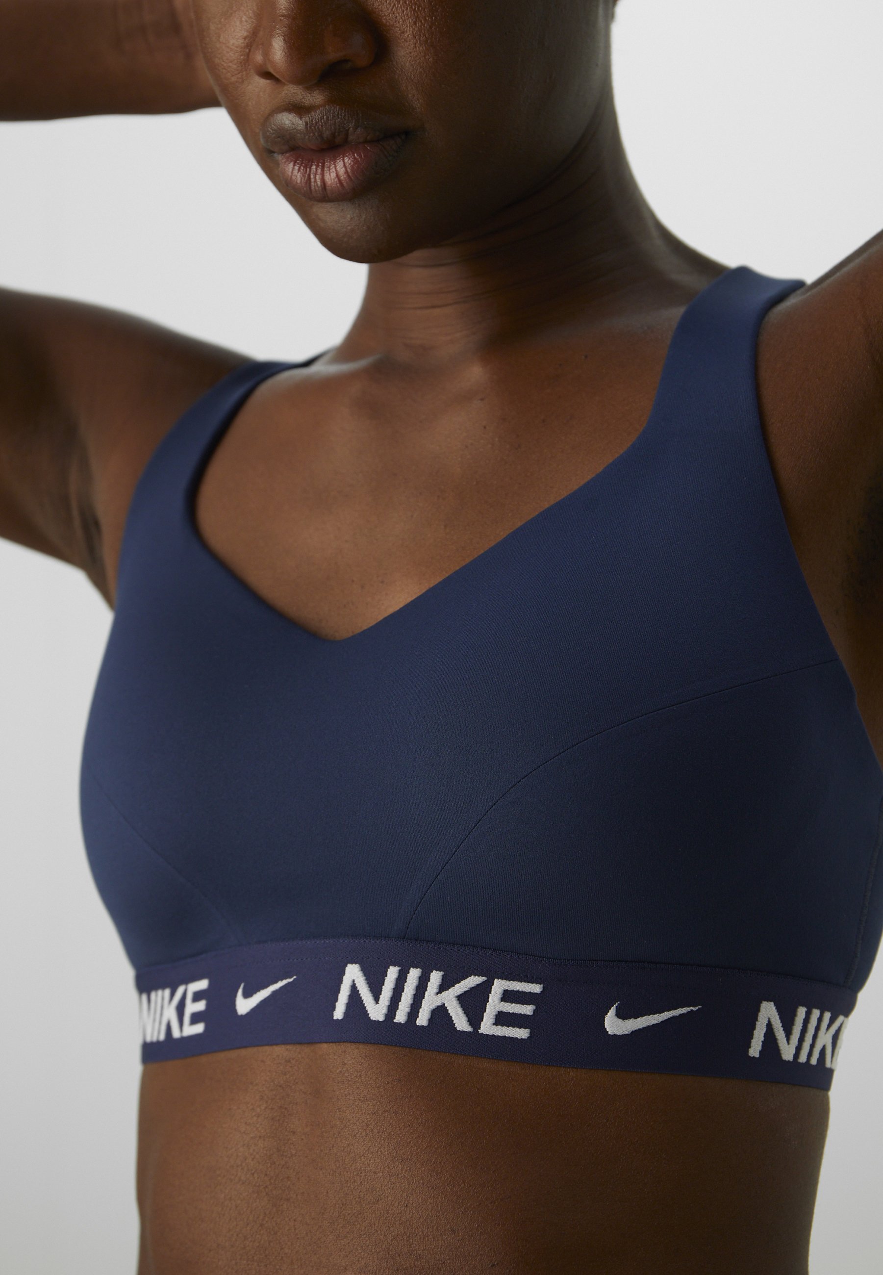 Nike Performance INDY BRA - Sportbeha met hoge ondersteuning - middernachtblauw