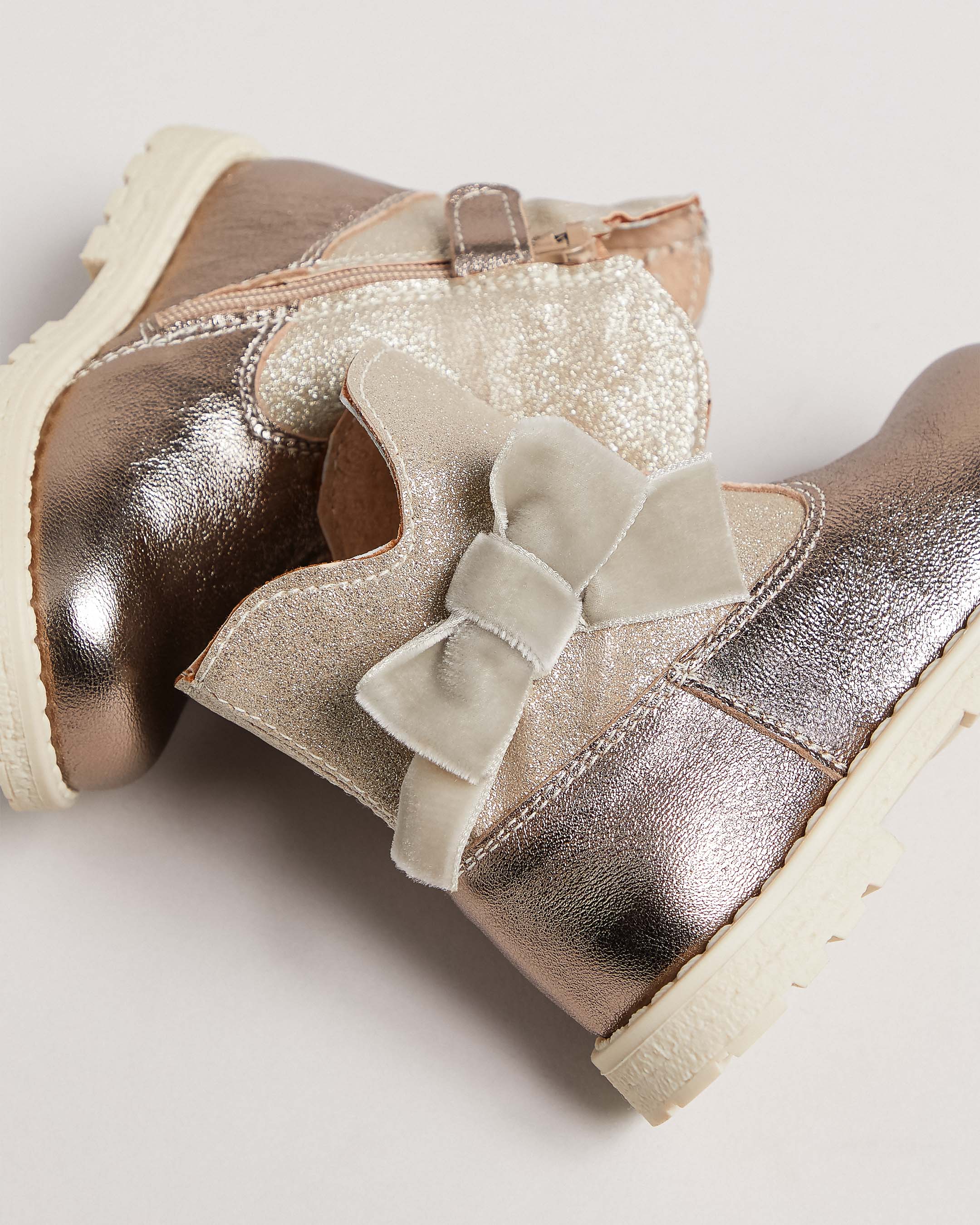  Stiefeletten für junge Mädchen aus Leder und Funktionsmaterial