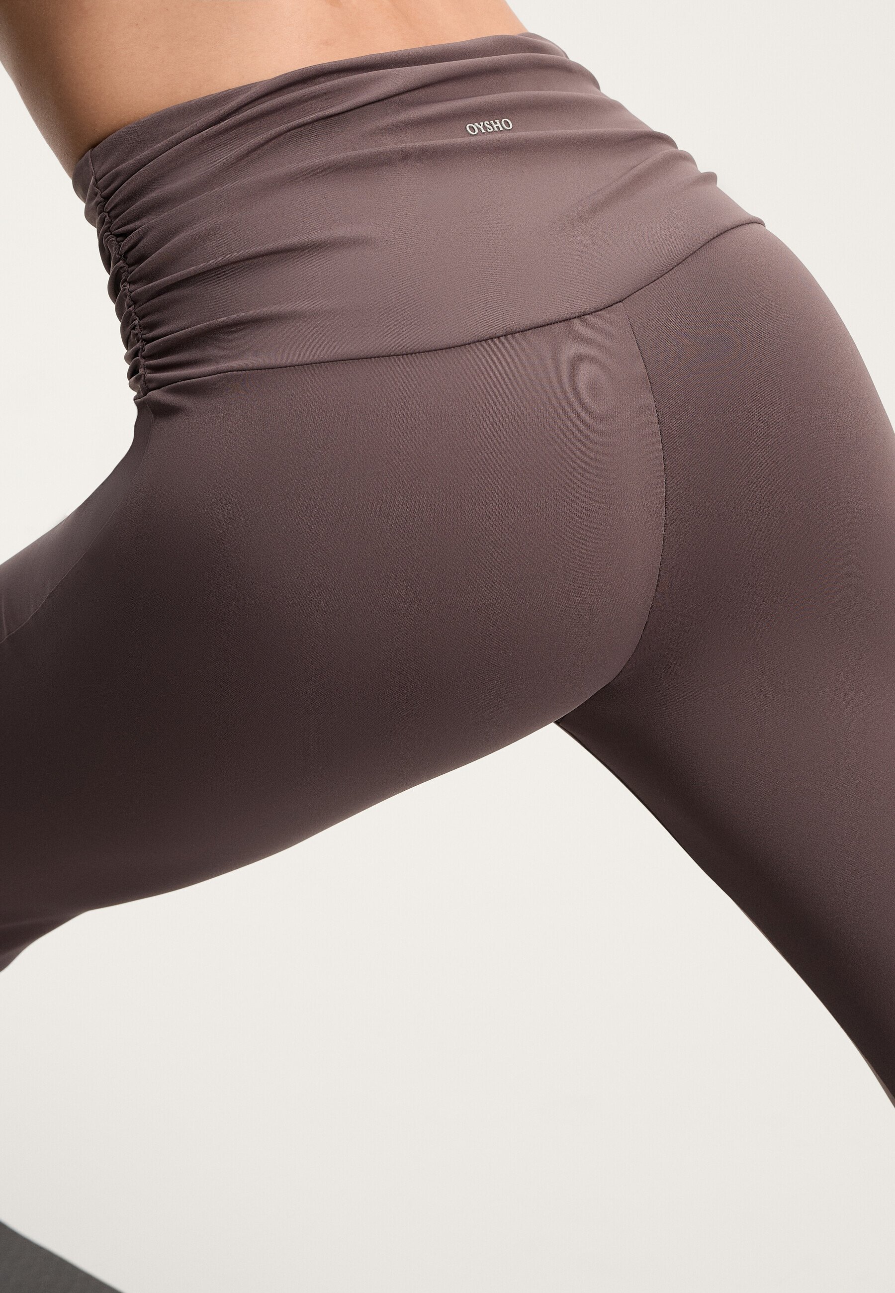 OYSHO RISE COMFORTLUX FLARE WITH GRTHERED - Pantaloni - marrone chiaro screziato