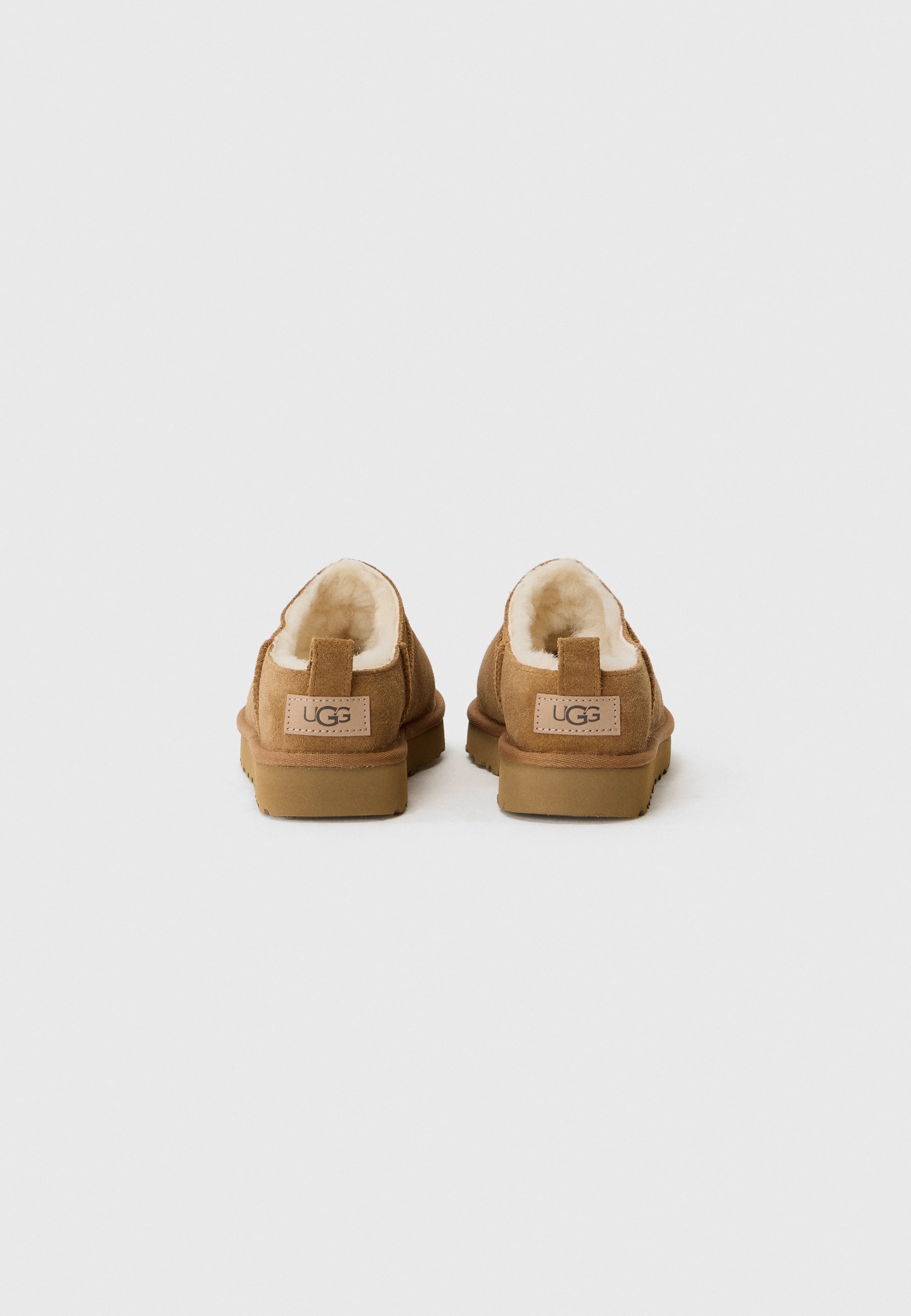 UGG CLASSIC MICRO UNISEX - Slippers - kastanjebruin