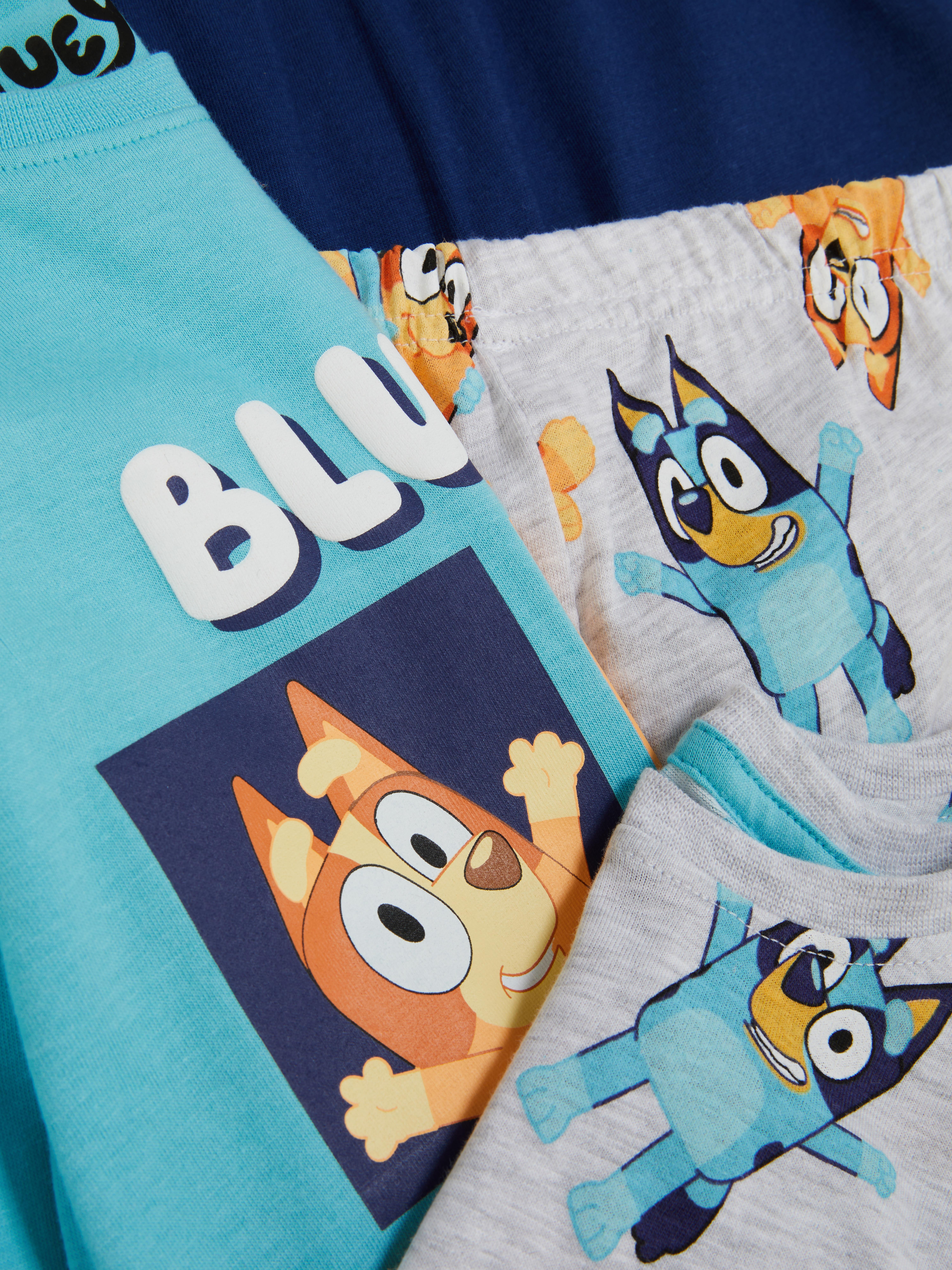 Pyjamas mit Bluey-Print, 2er-Set. Diese langen Pyjamas zeichnen sich durch einzigartige Prints mit Bluey-Figuren aus.