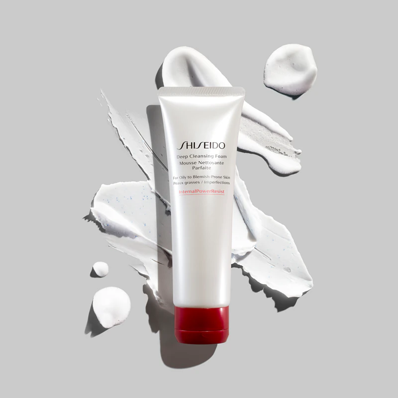 Espuma de limpeza profunda Shiseido Generic Skincare para pele oleosa e problemática.