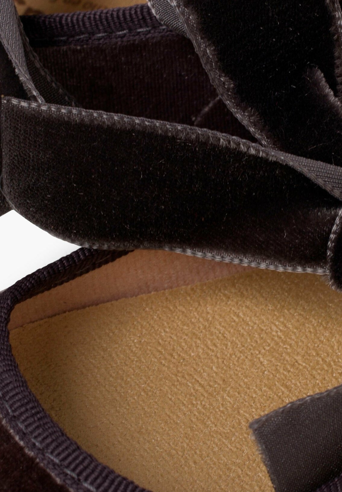Pisamonas pahkluupaelaga baleriinad - antratsiit