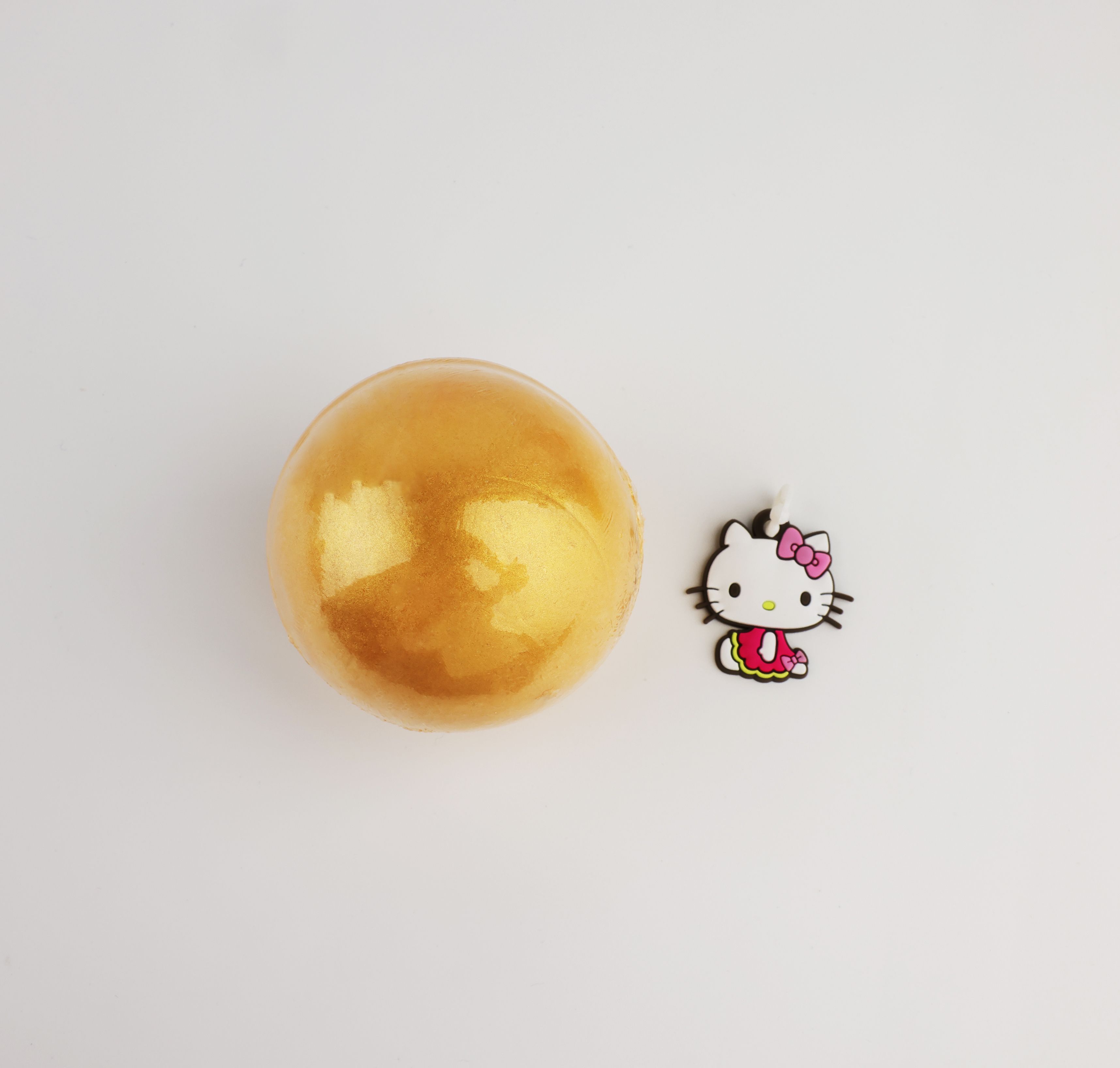 Hello Kitty dzirkstošā un putojošā vannas bumba Vannas sāļi