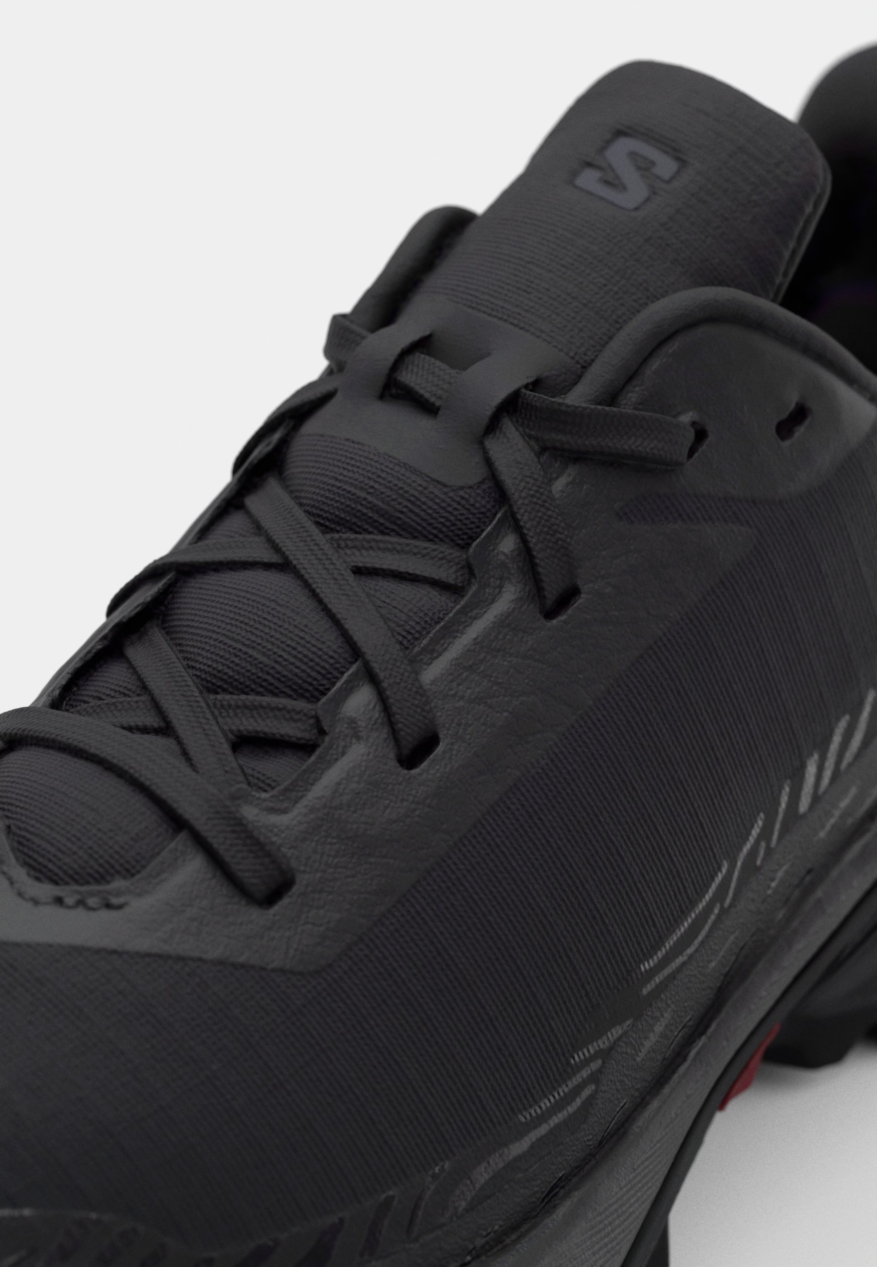 Salomon ALPHACROSS 5 - Matkajooksujalatsid - mustad/eebenipunased