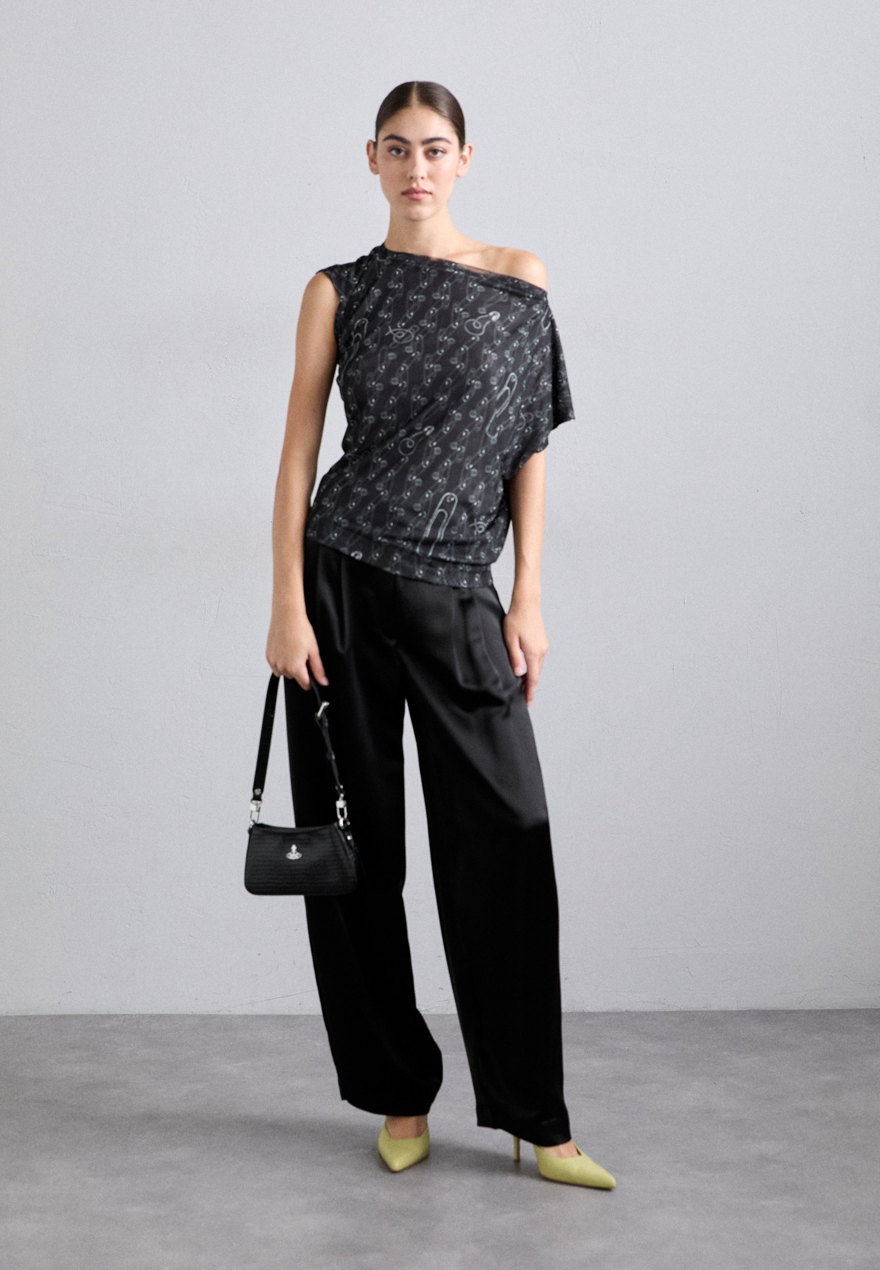 Vivienne Westwood TASHA SCHOUDERTAS VOOR TELEFOON - Handtas - zwart