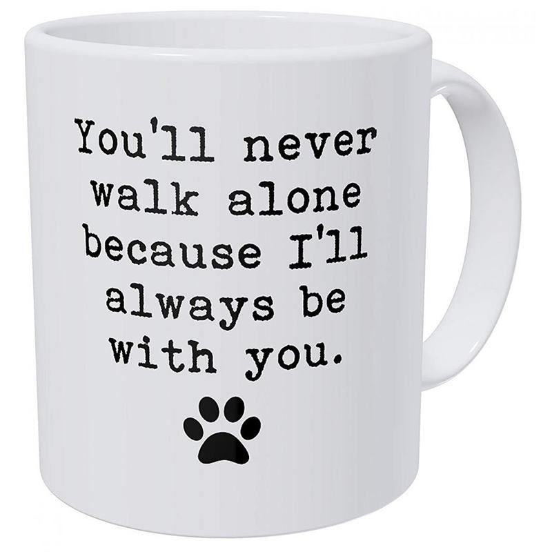Tu ne seras jamais seul(e) car je serai toujours avec toi. Mug humoristique 325 ml (11 oz) avec motif patte de chien.