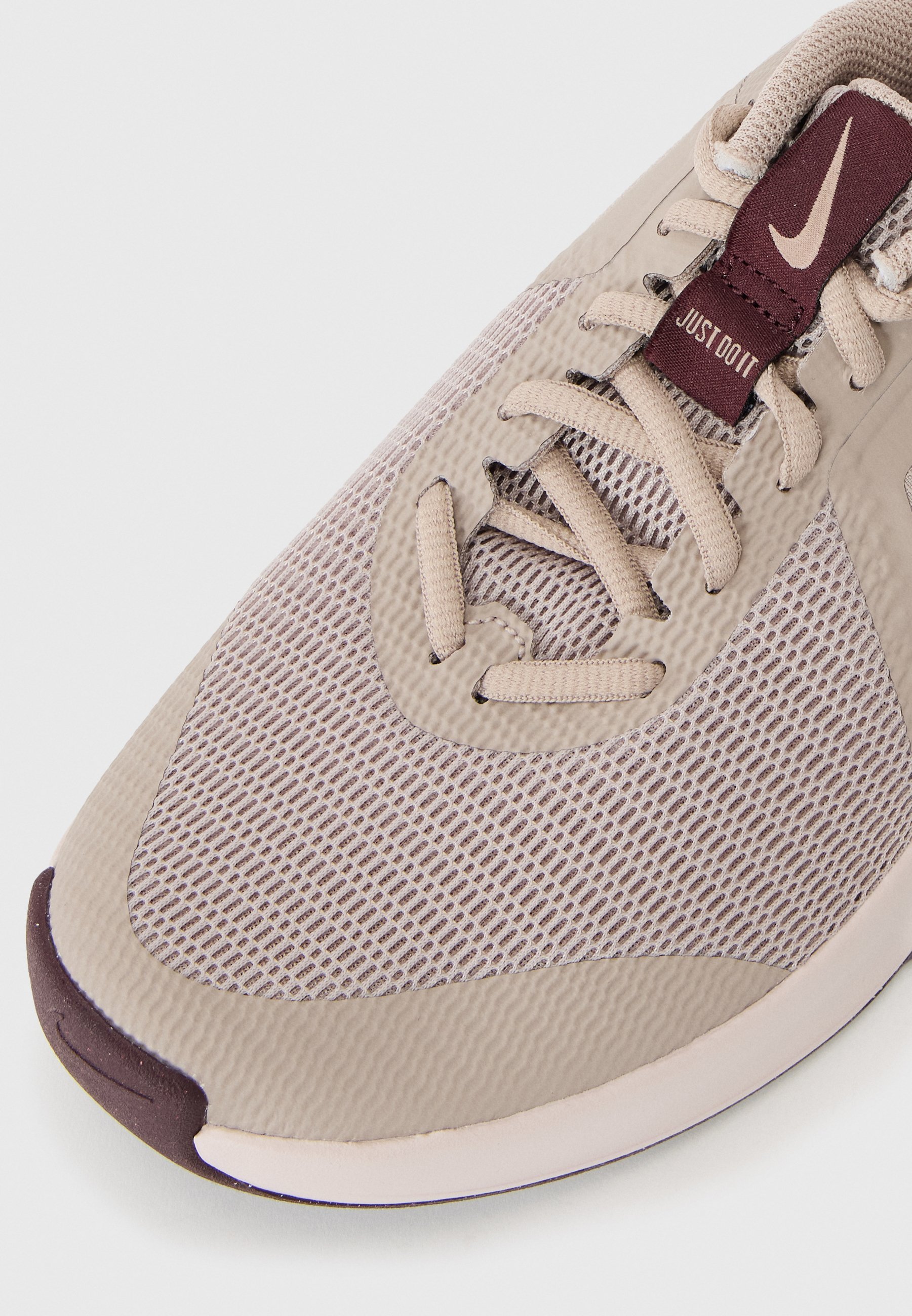 Nike Performance MC TRAINER 3 - Treeningjalatsid - hall/burgundiapunane/must