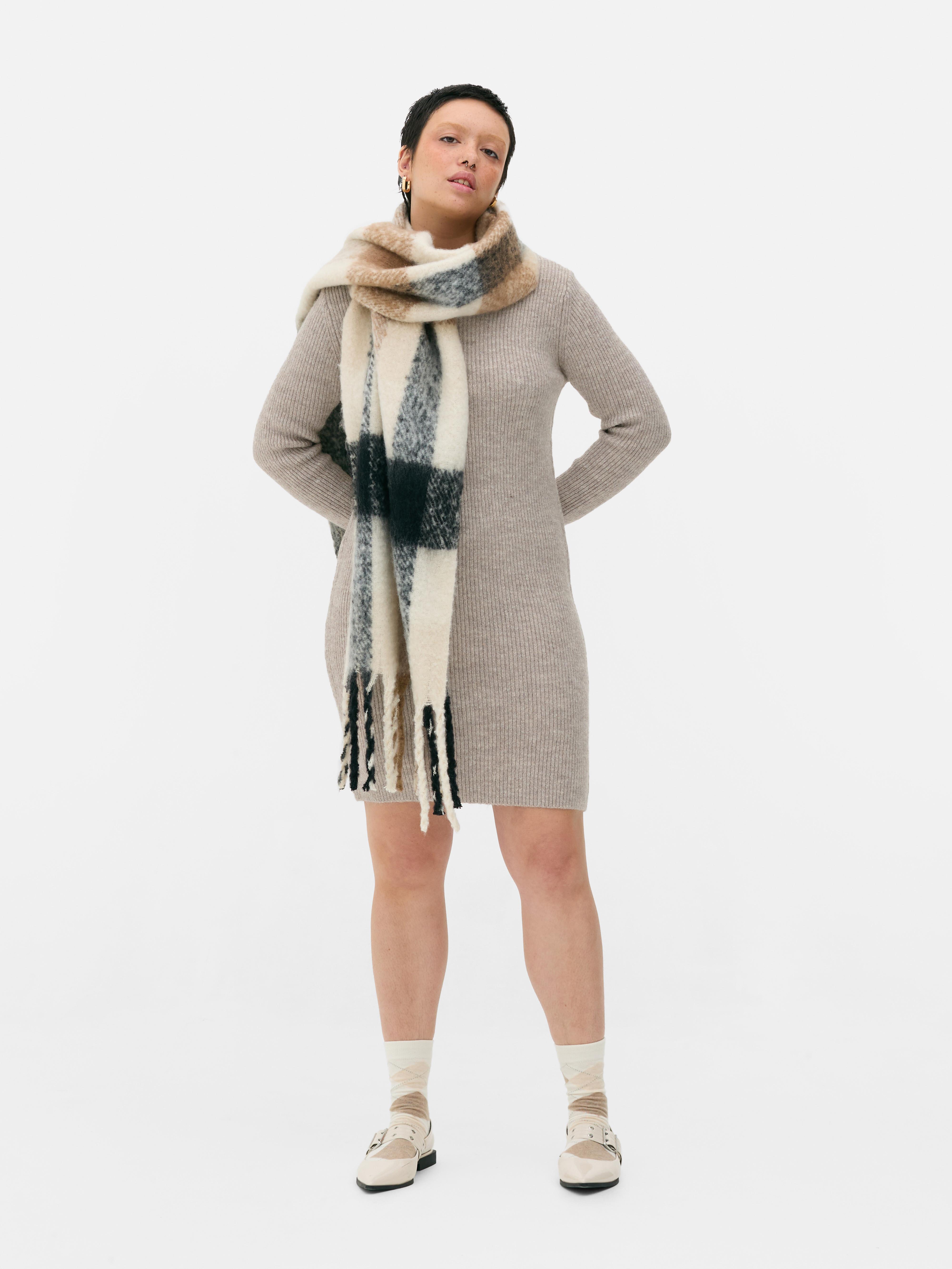 Mini-Schürzenkleid mit U-Boot-Ausschnitt