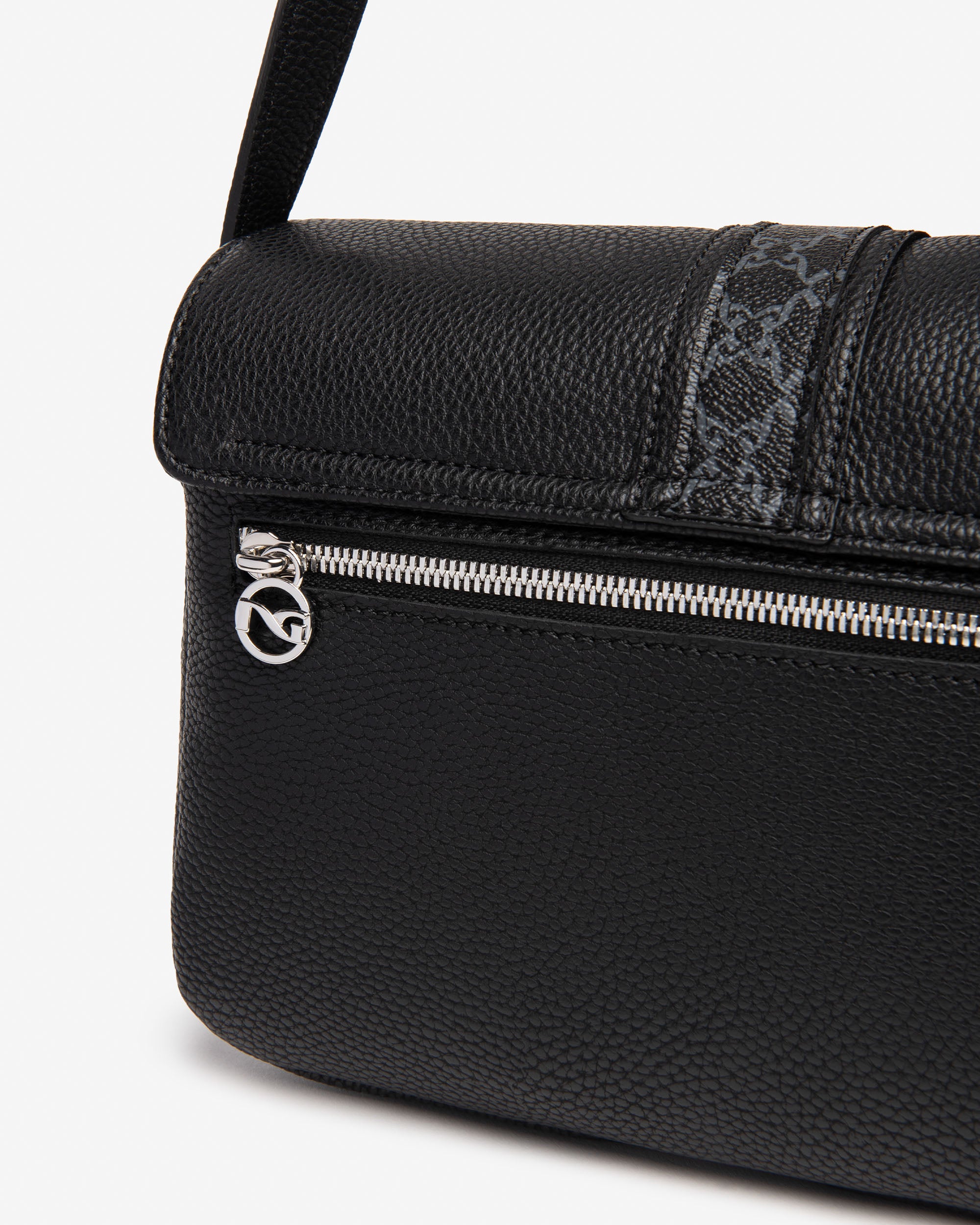  Damen-Schultertasche aus technischem Material