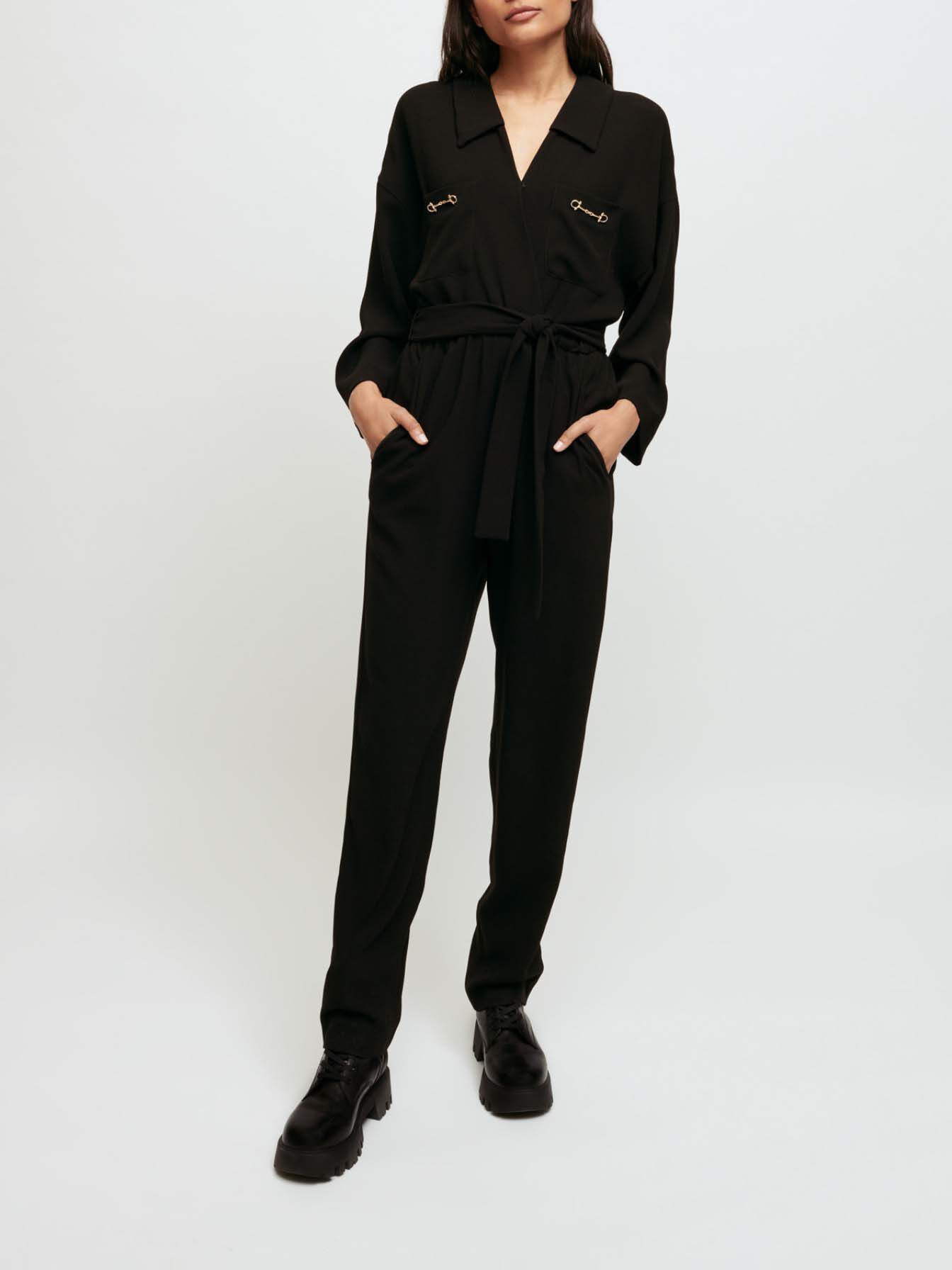 Lange jumpsuit van soepelvallende crêpe - Zwart