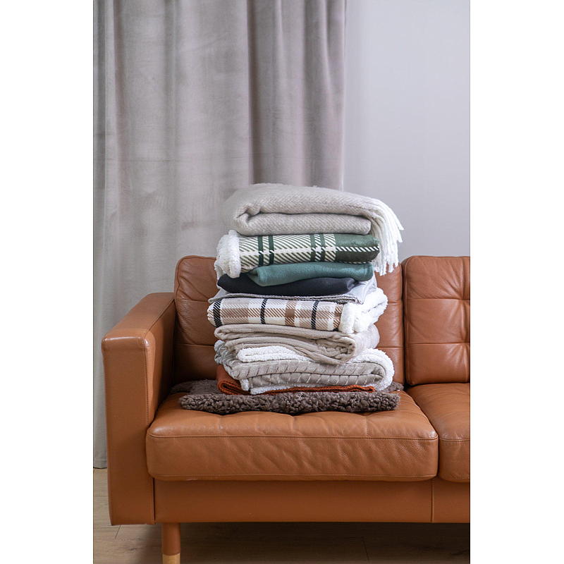 Hem Sherpafilt 130x160 cm svartrutig