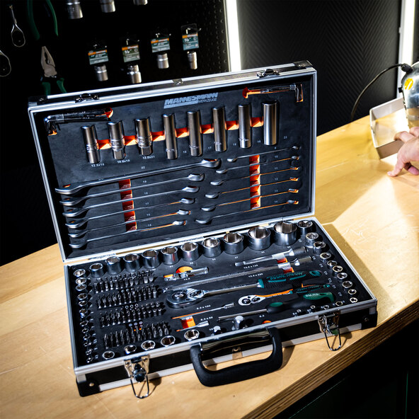 Socket wrench set, 232-piece.